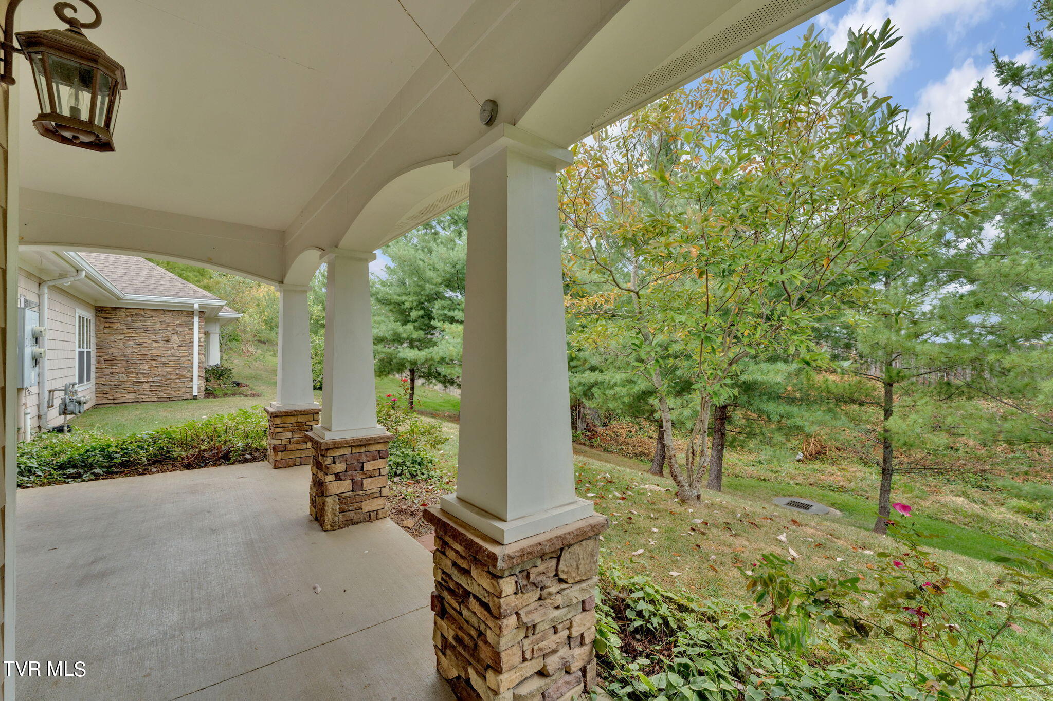 211 University Parkway, 6