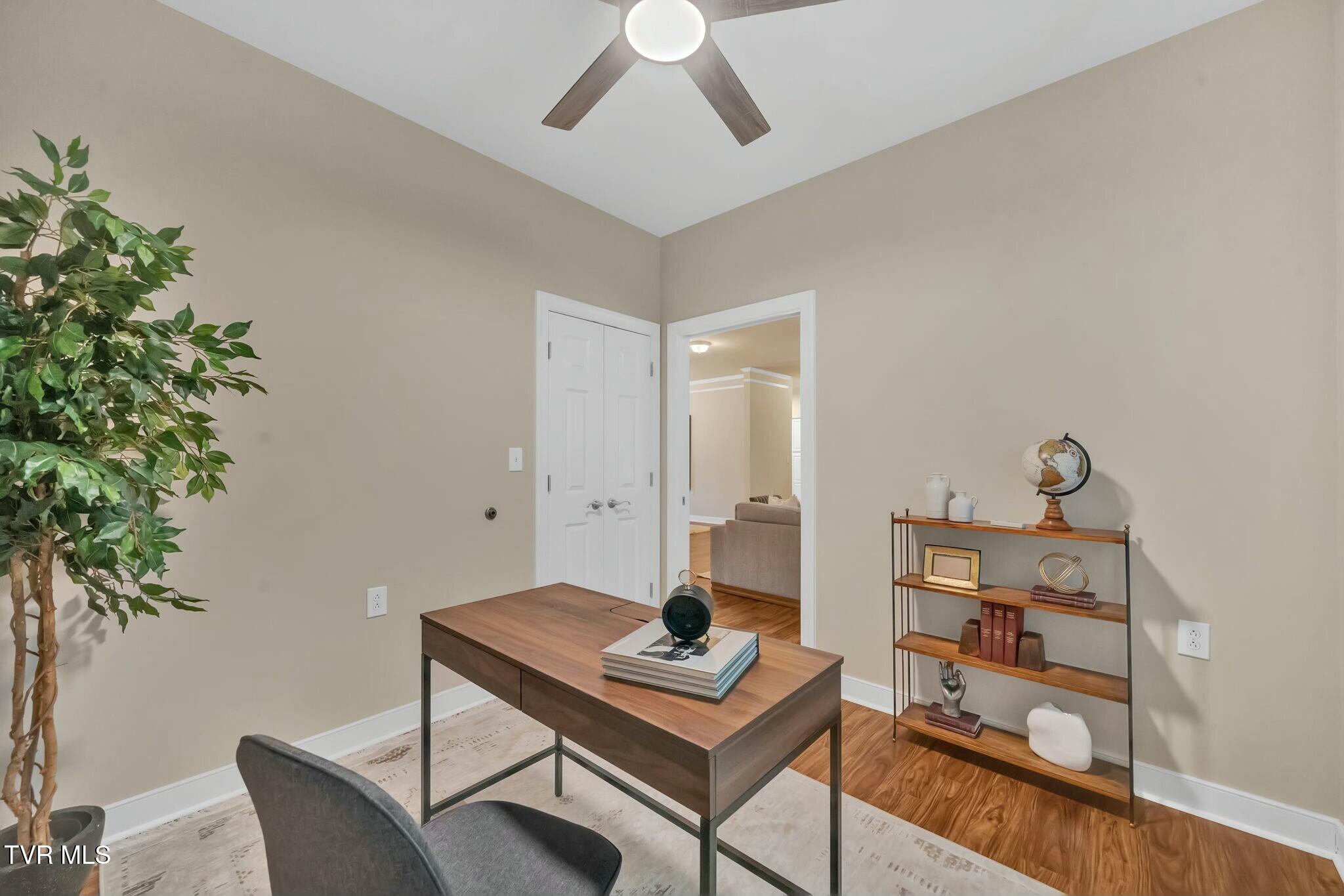 211 University Parkway, 6