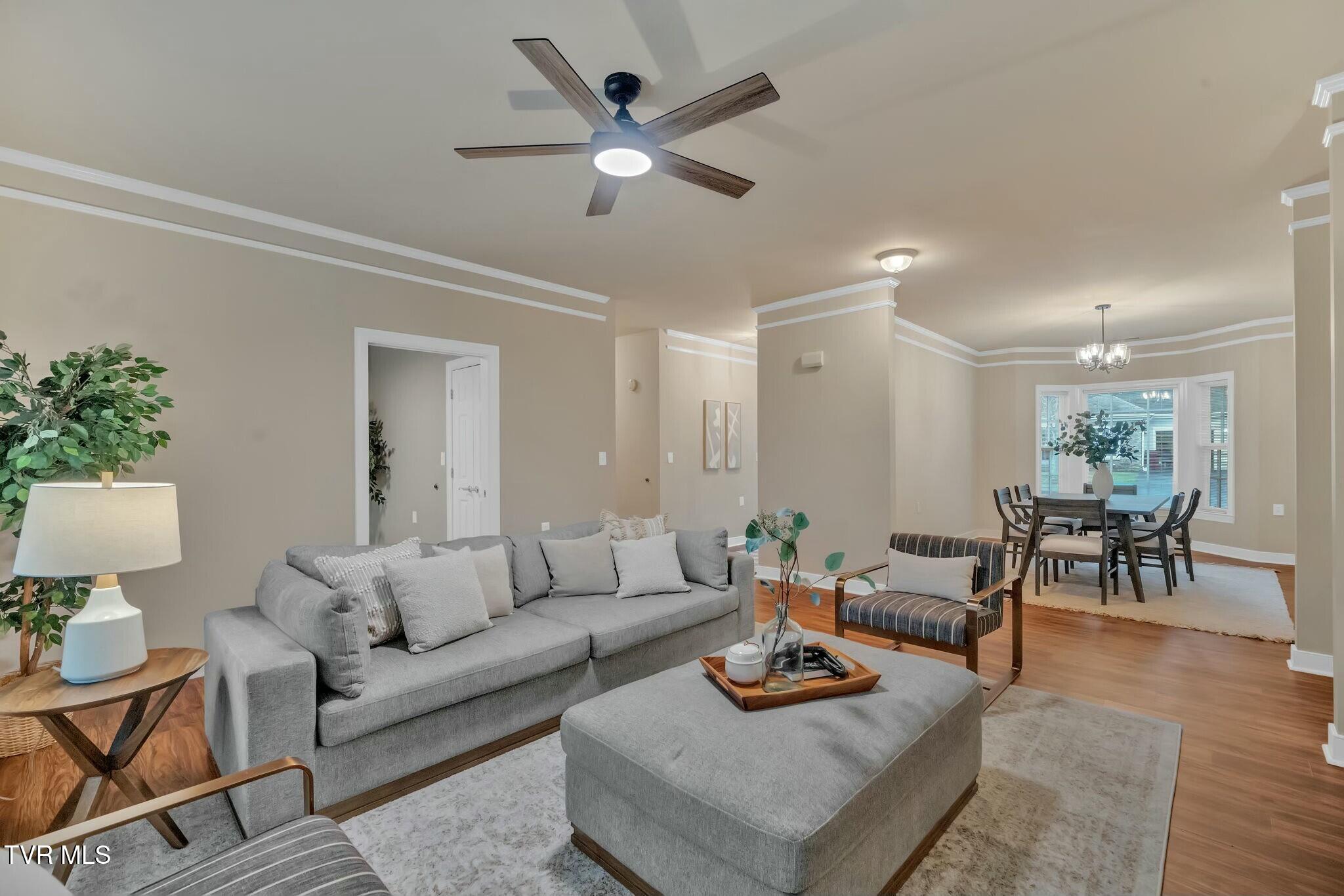 211 University Parkway, 6