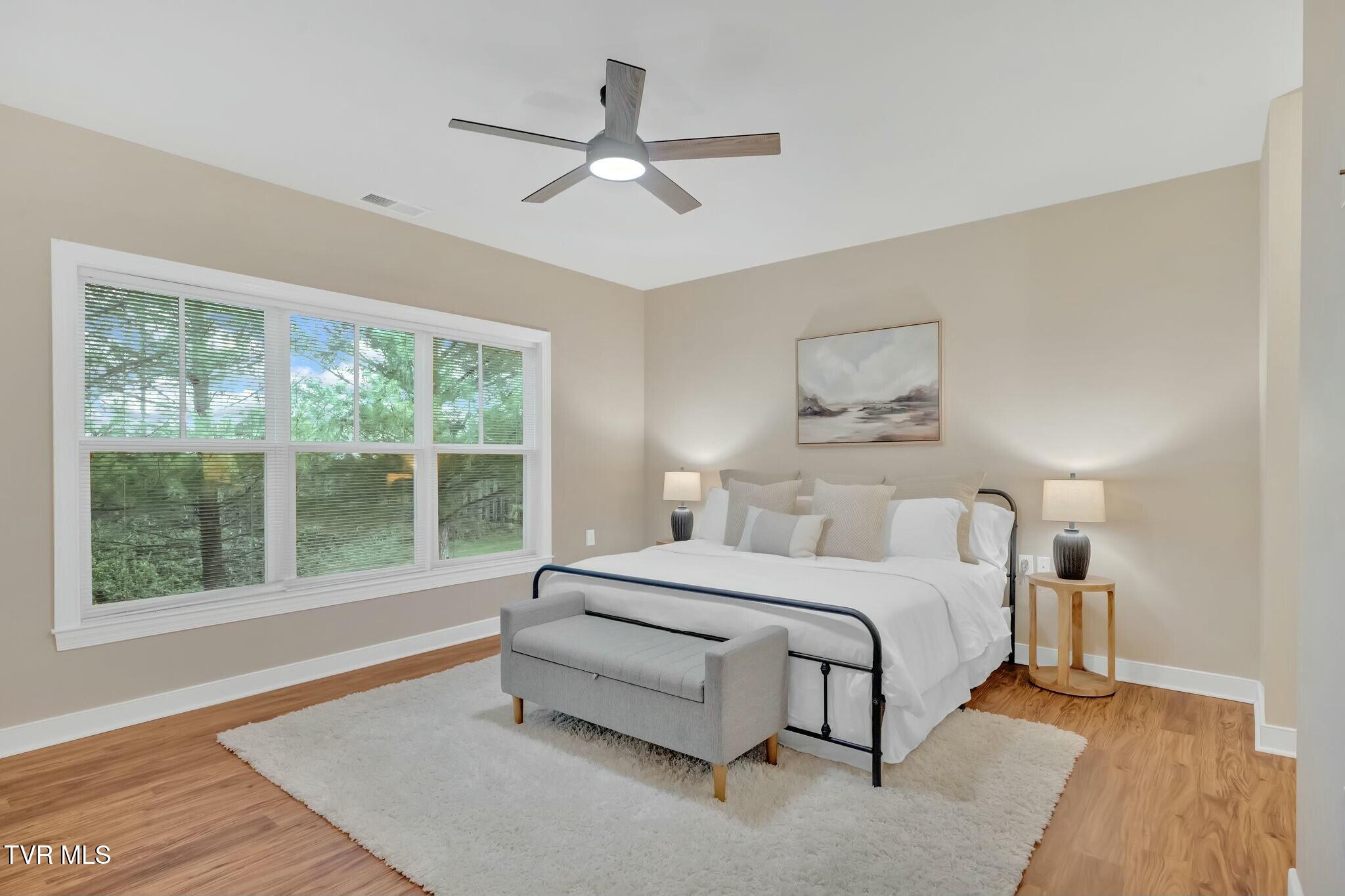 211 University Parkway, 6