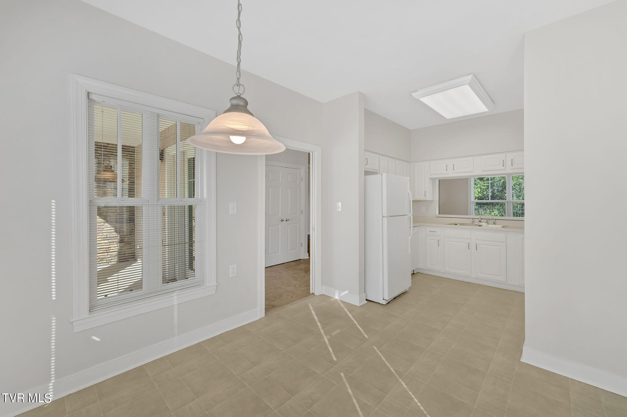 211 University Parkway, 7