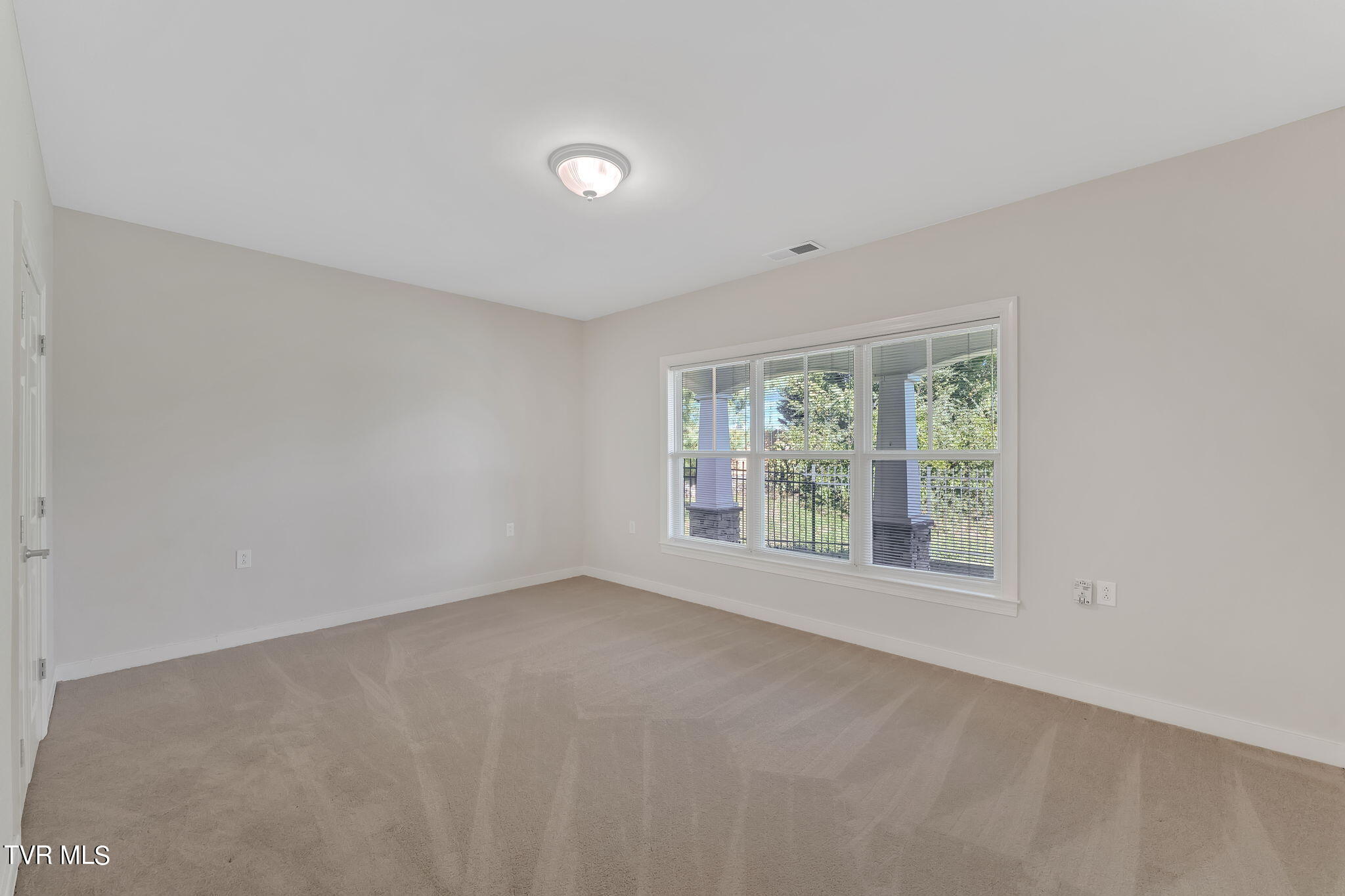 211 University Parkway, 7