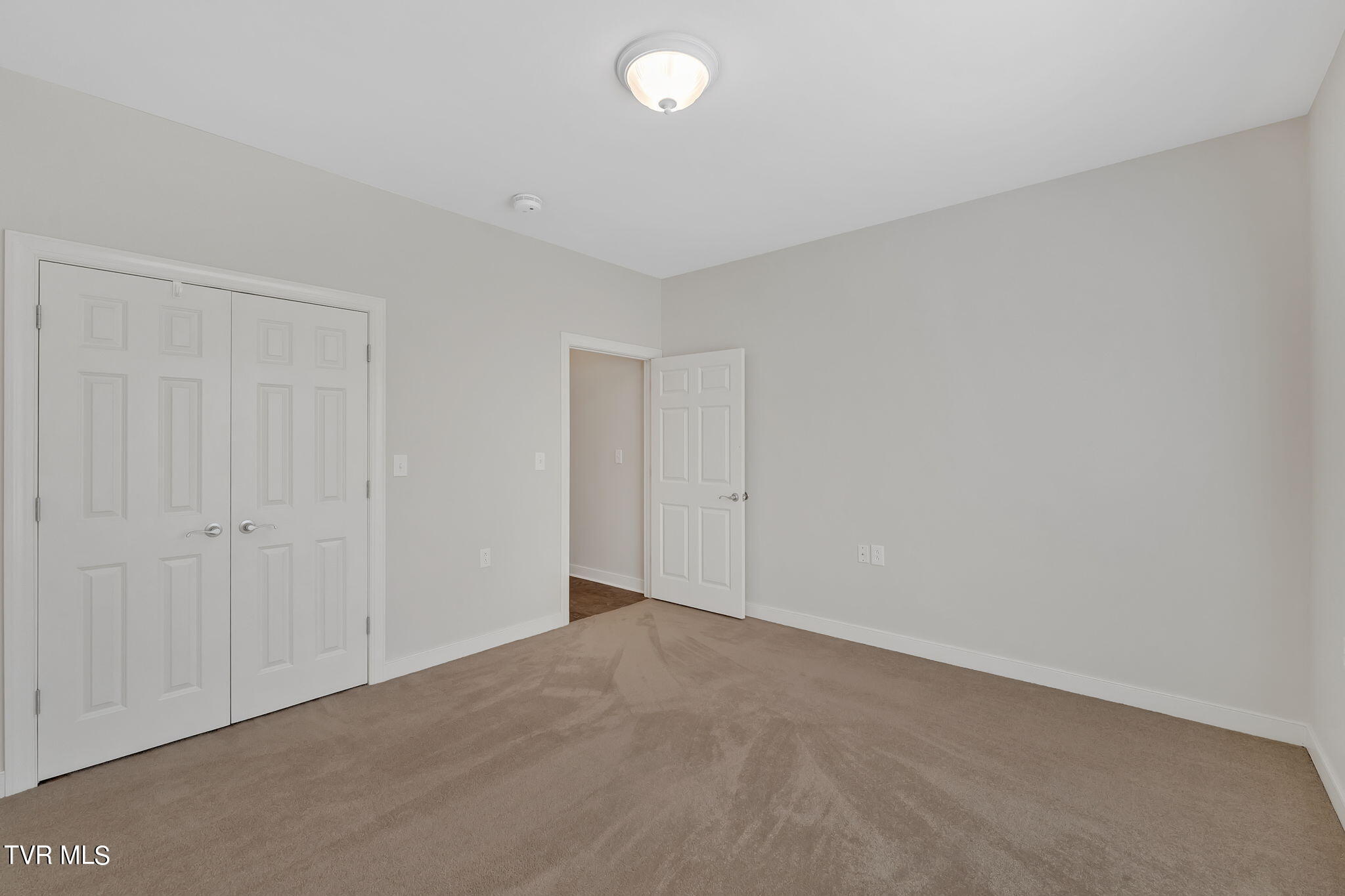 211 University Parkway, 7