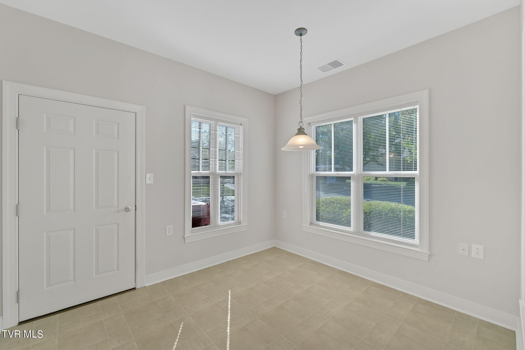 211 University Parkway, 7