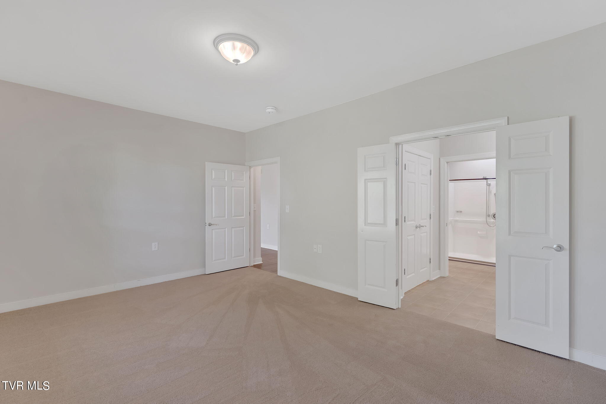 211 University Parkway, 7