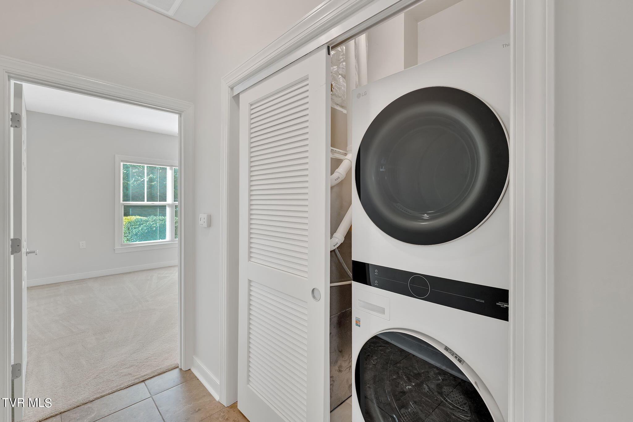 211 University Parkway, 7