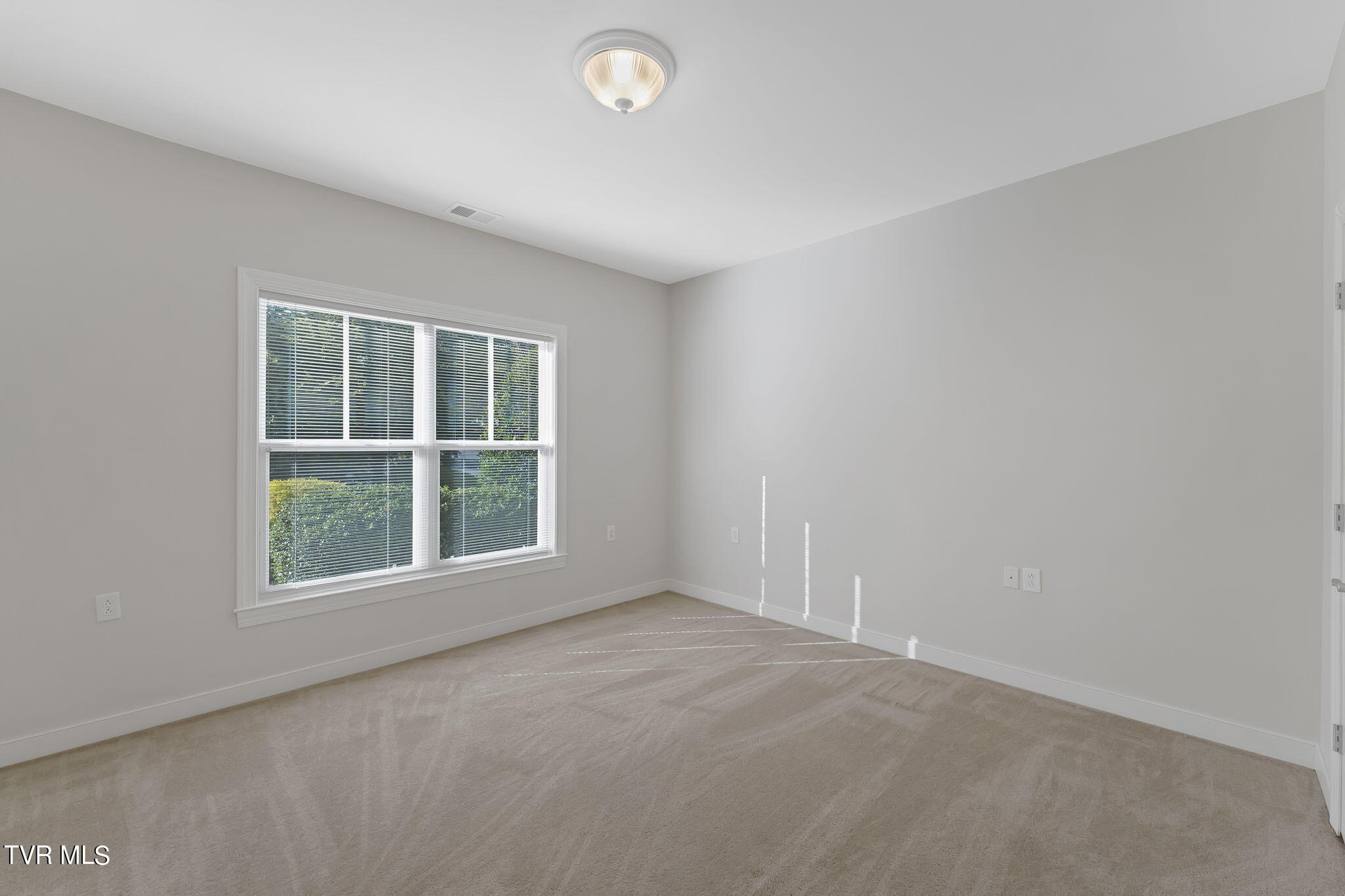 211 University Parkway, 7