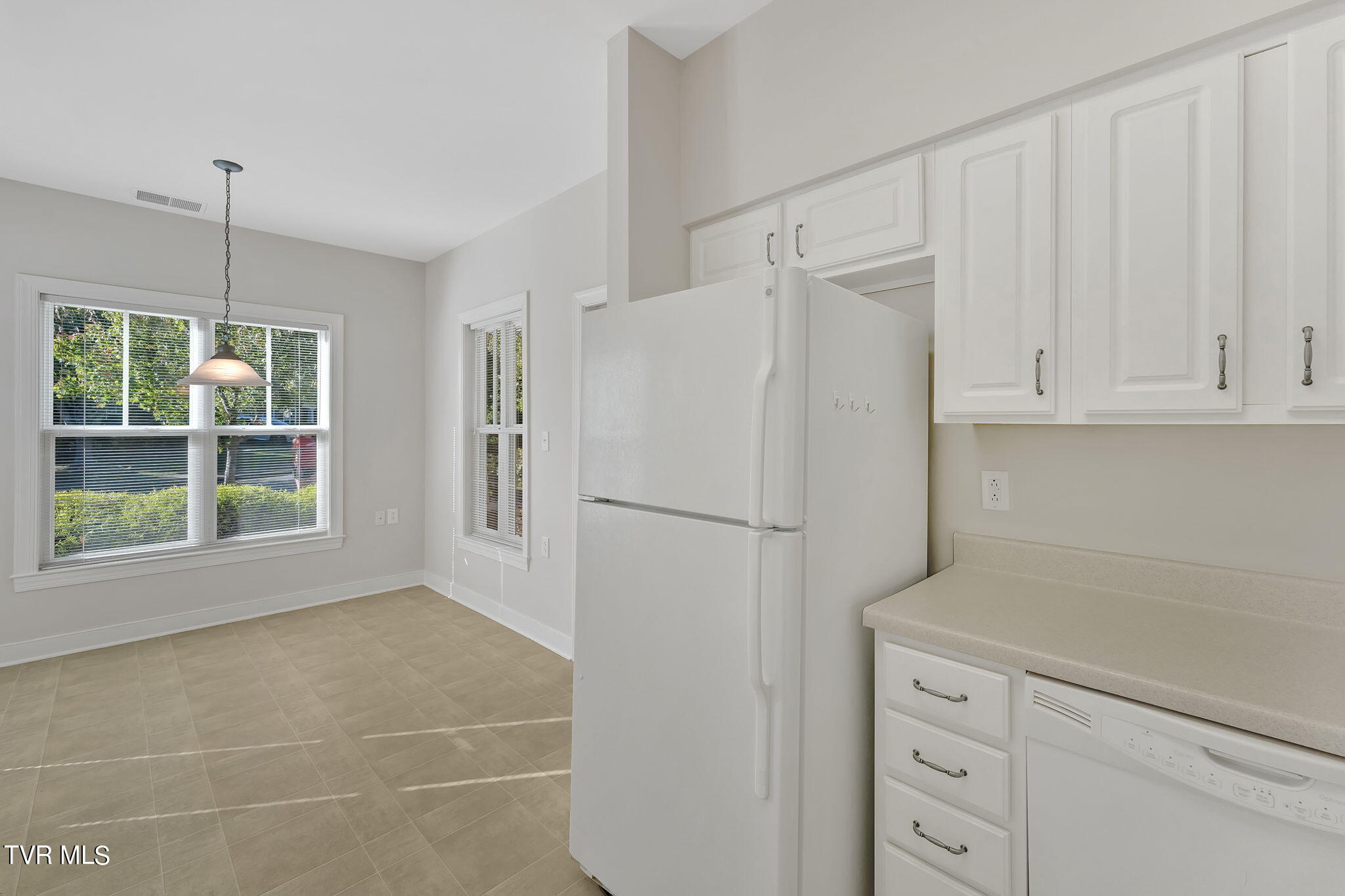 211 University Parkway, 7