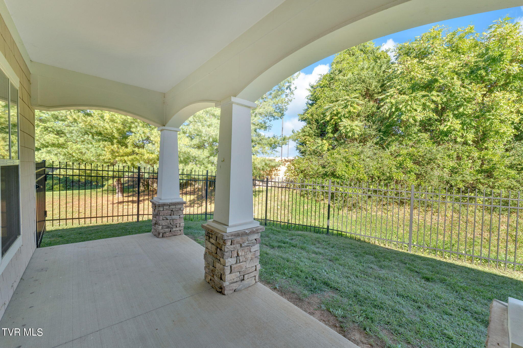 211 University Parkway, 7