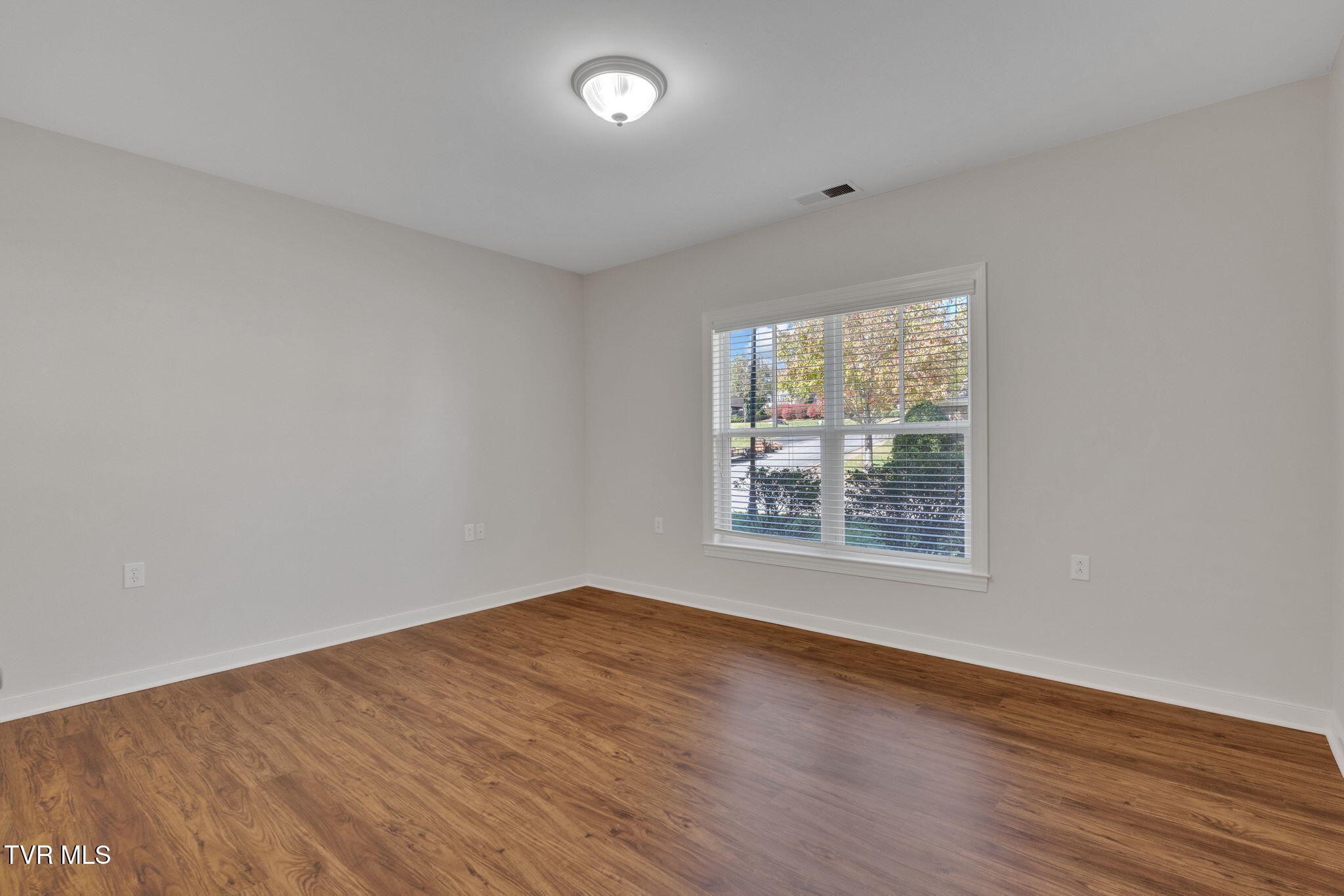 211 University Parkway, 10