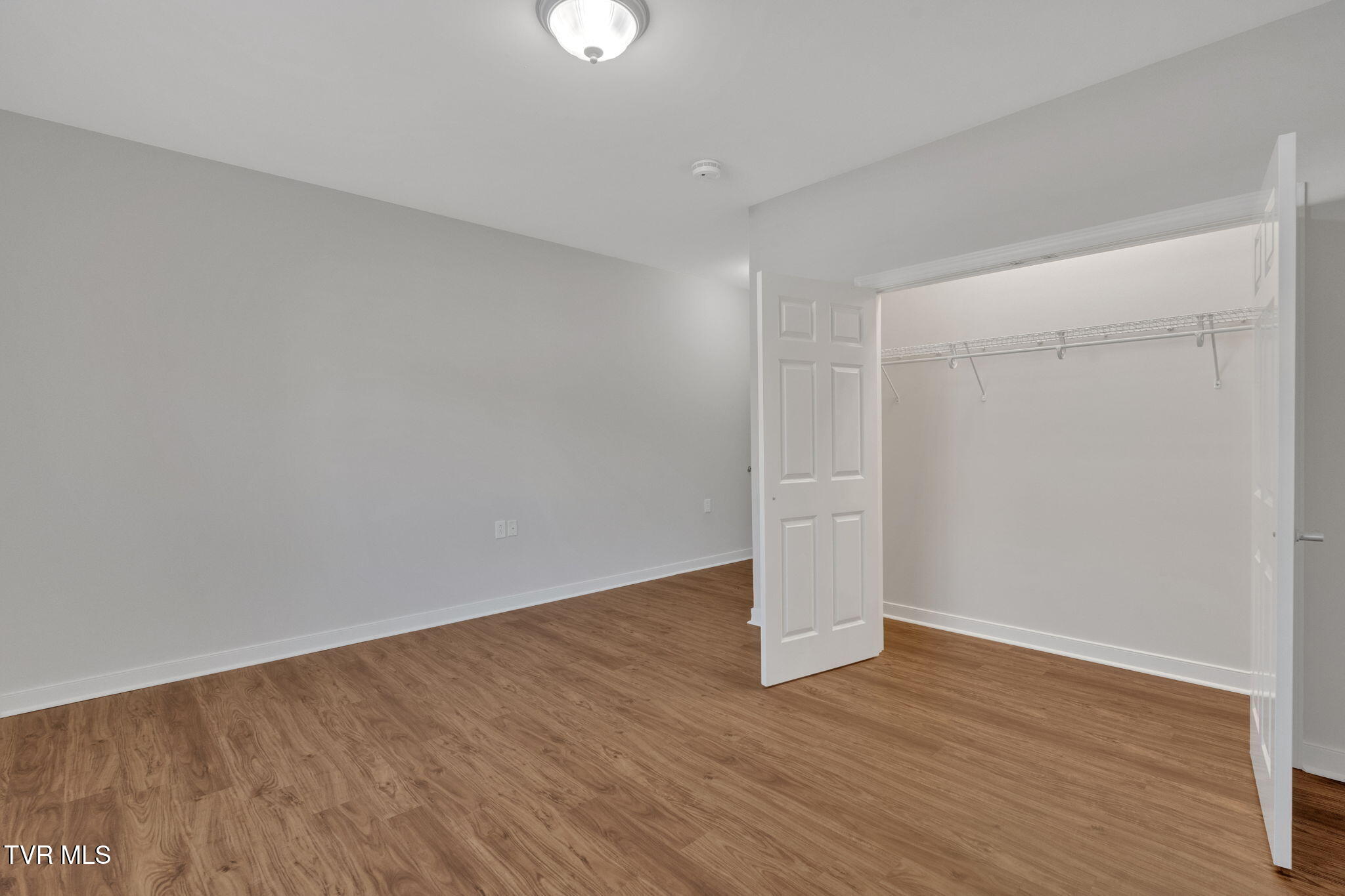 211 University Parkway, 10