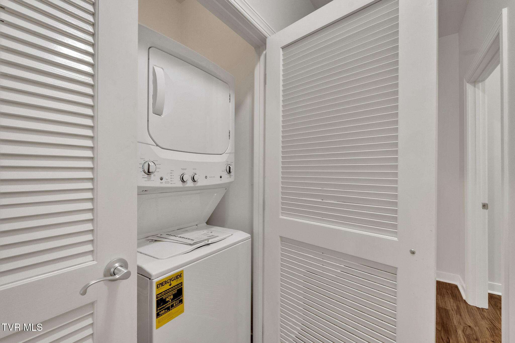 211 University Parkway, 10