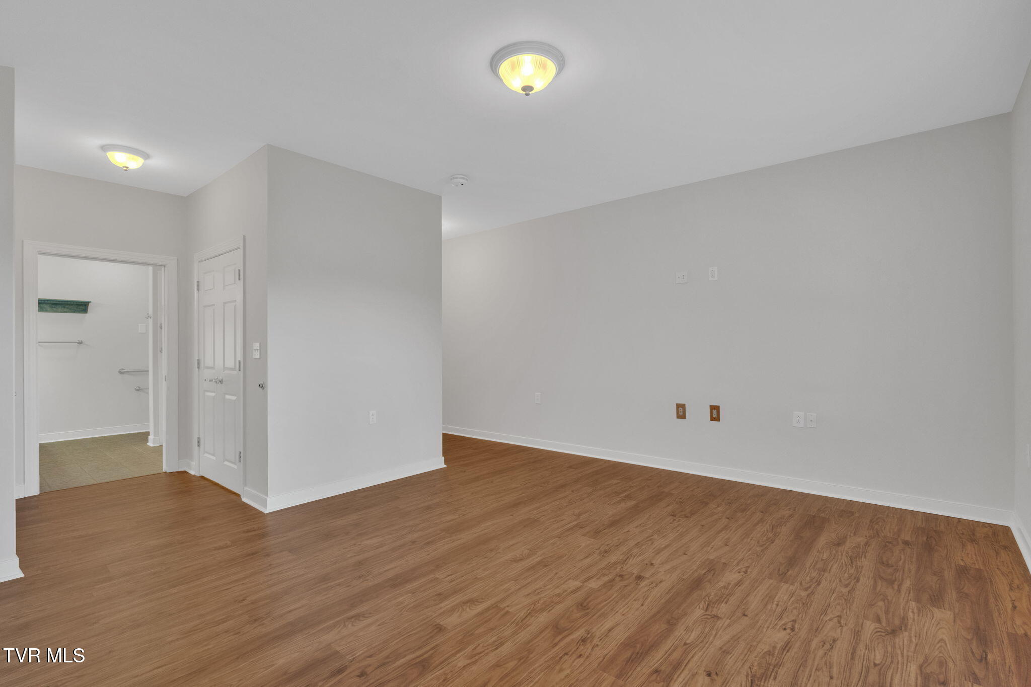 211 University Parkway, 10