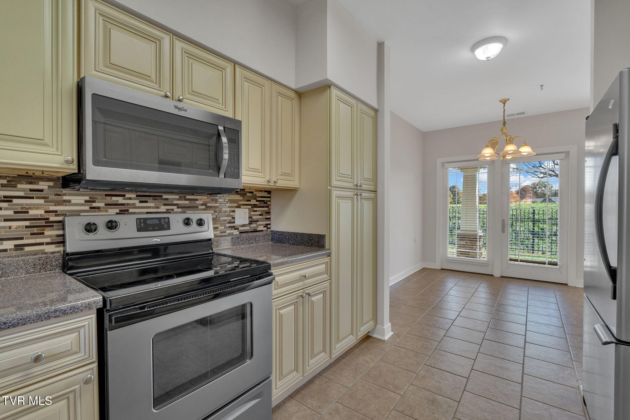 211 University Parkway, 10