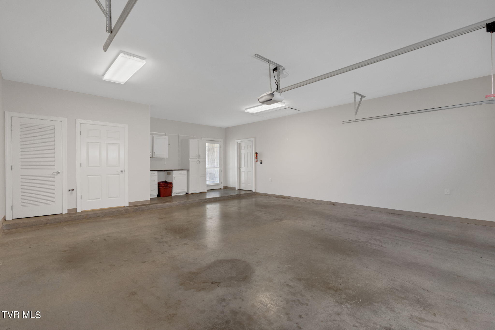 211 University Parkway, 10