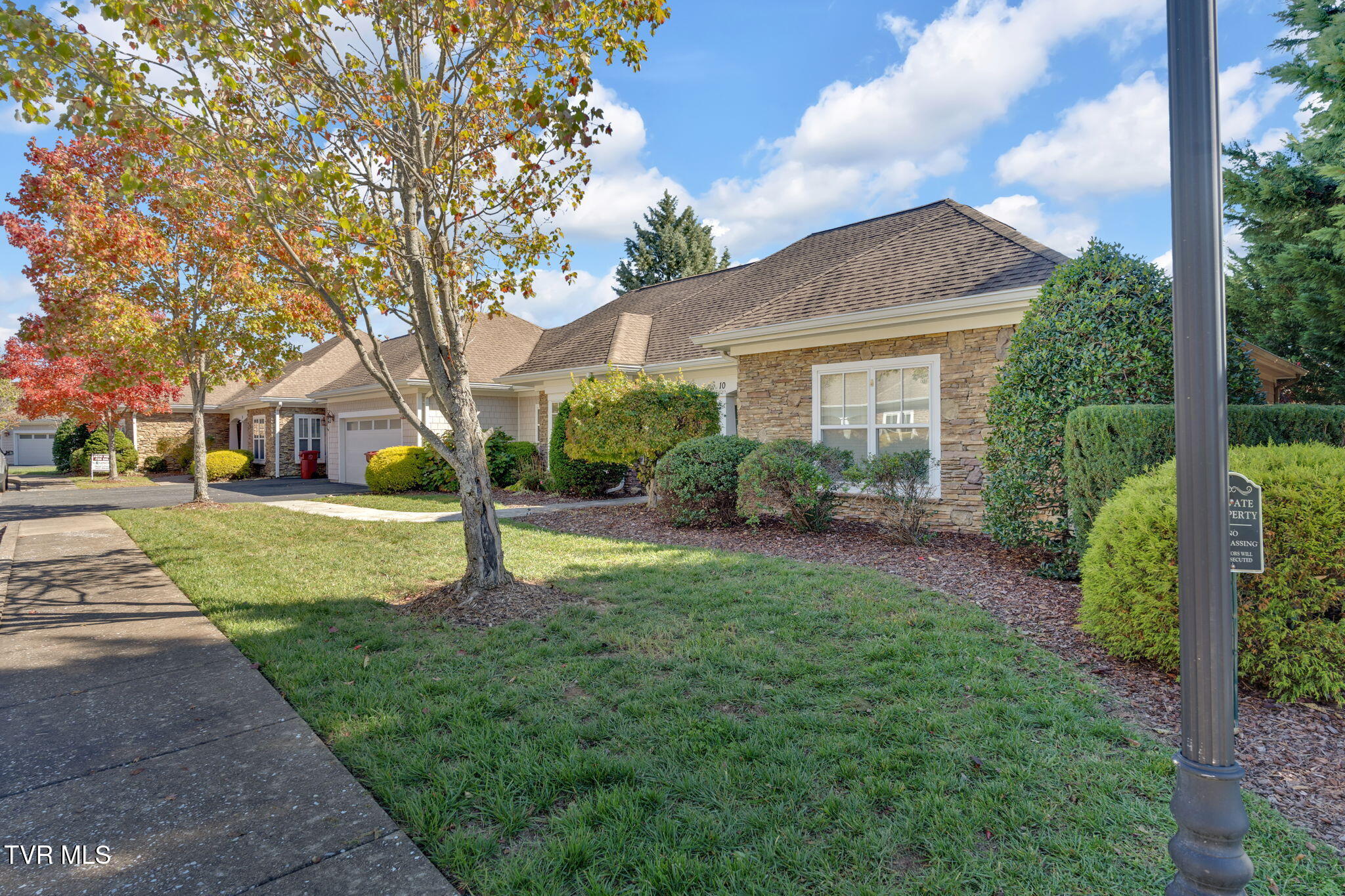 211 University Parkway, 10