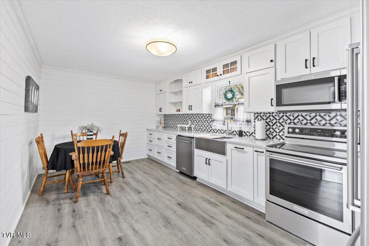 900 North Sycamore Street