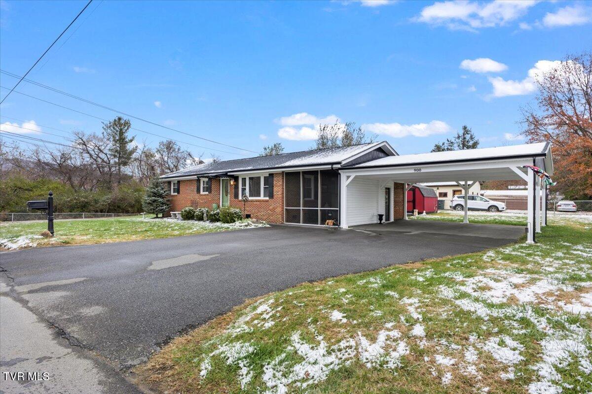 900 North Sycamore Street