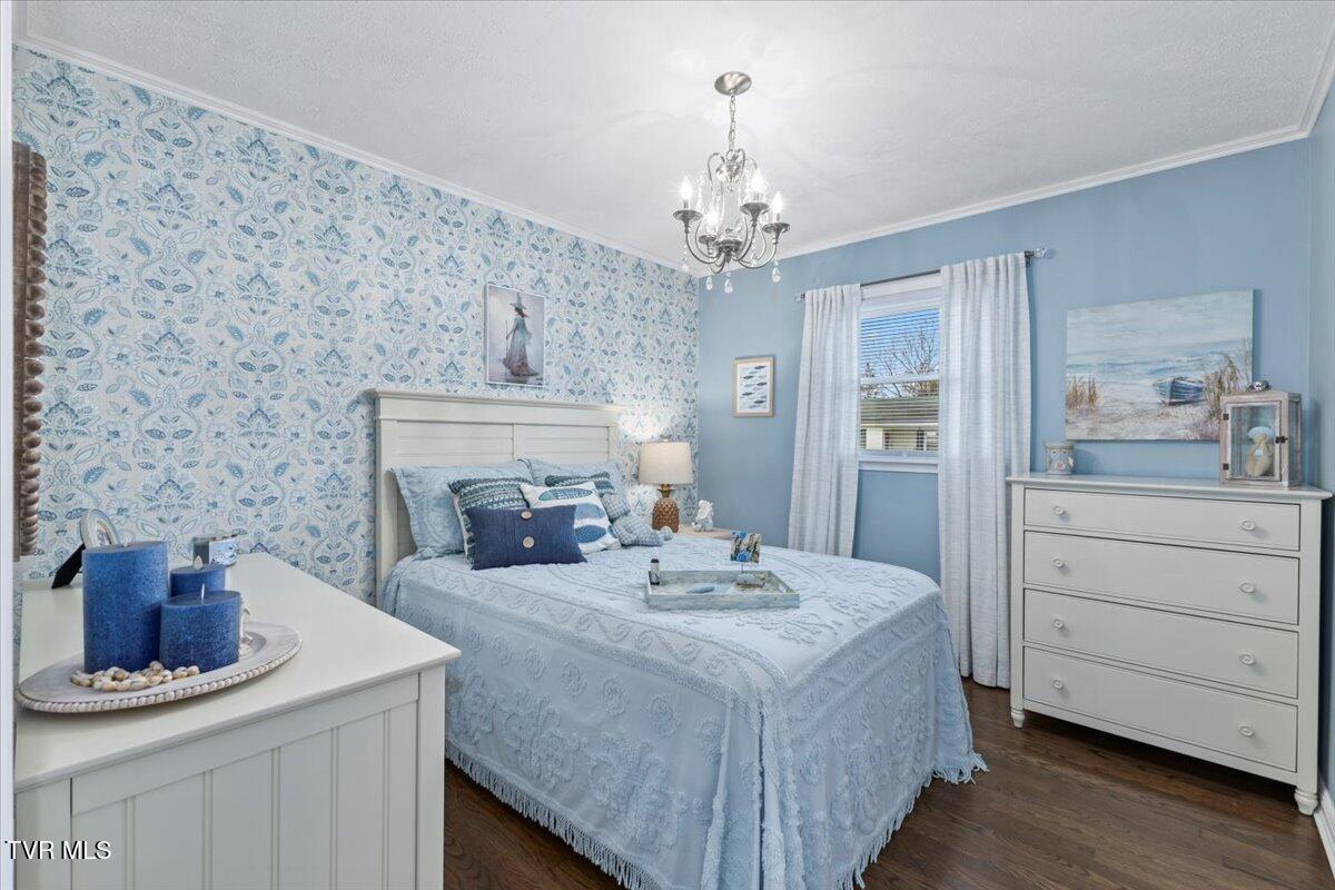 900 North Sycamore Street