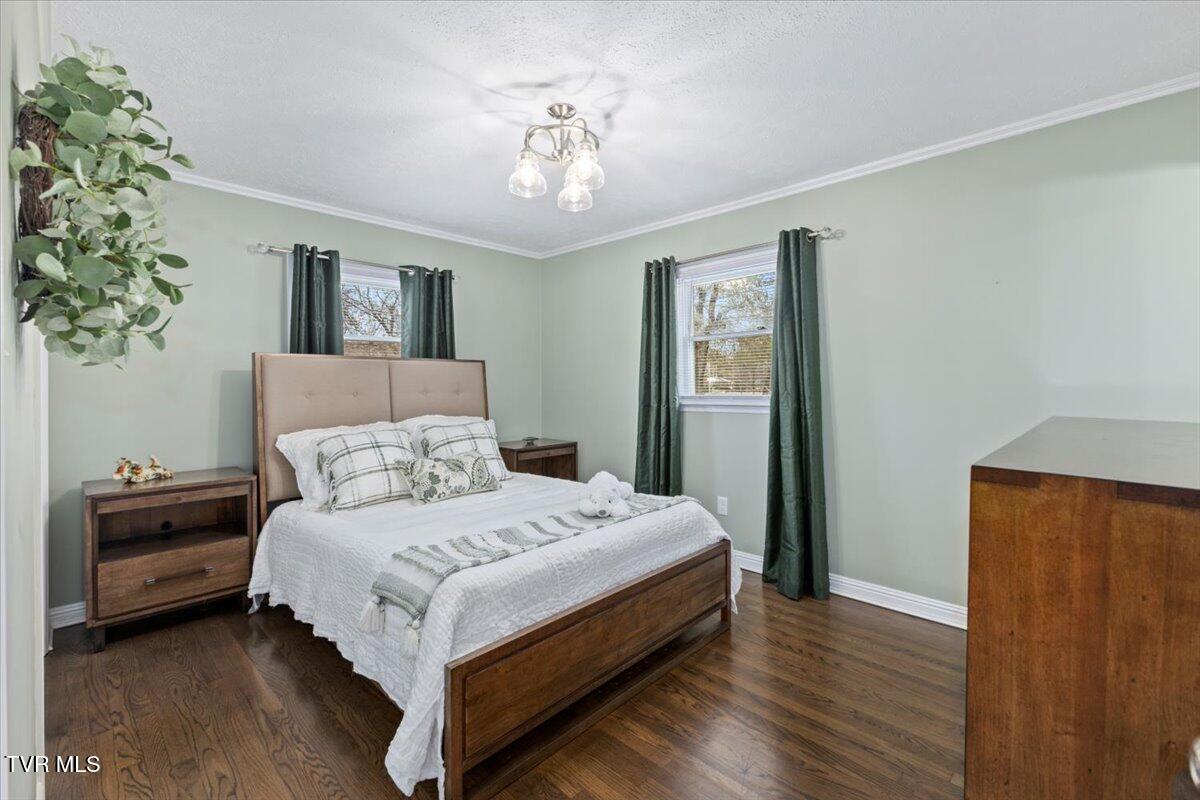 900 North Sycamore Street