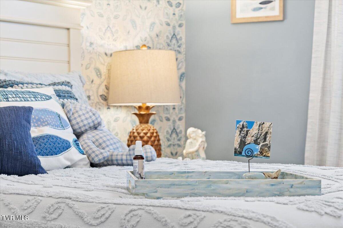 900 North Sycamore Street