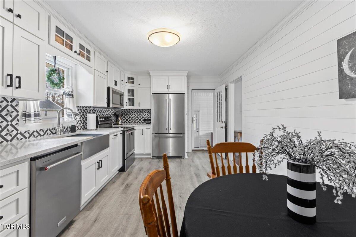 900 North Sycamore Street