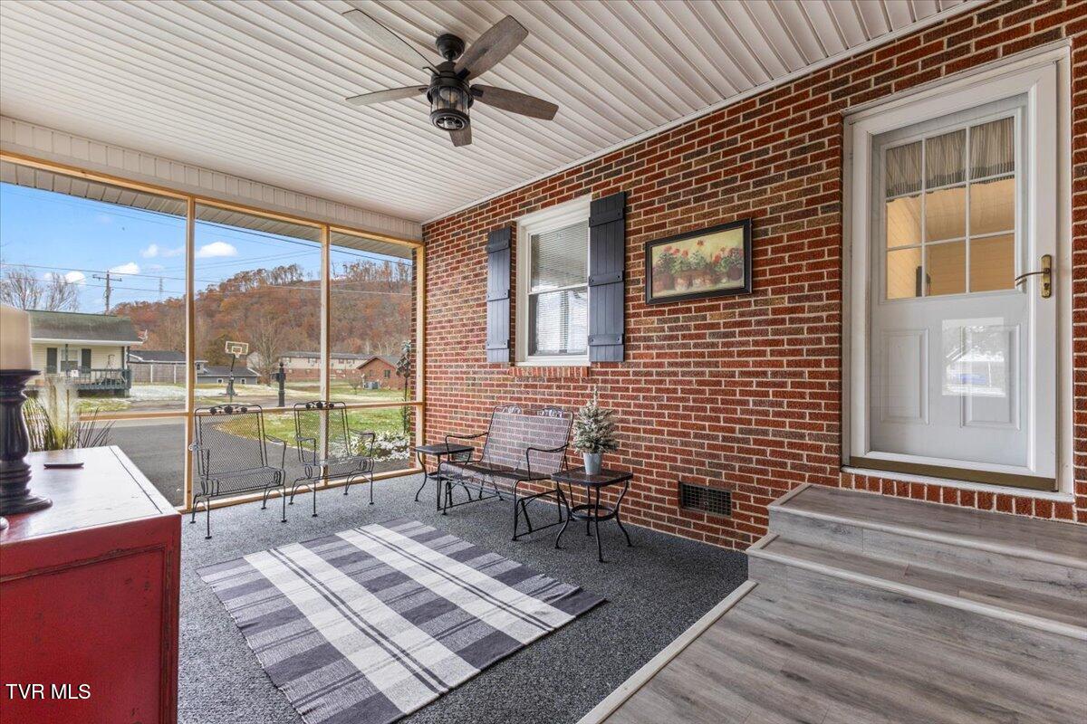 900 North Sycamore Street