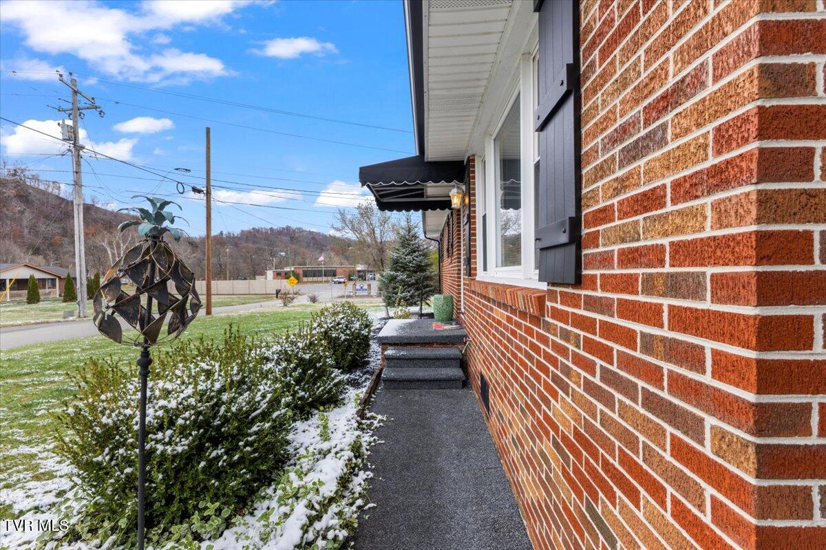 900 North Sycamore Street