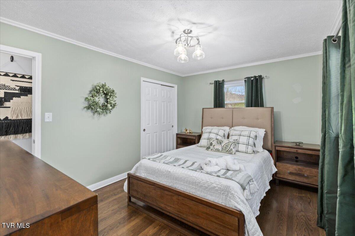 900 North Sycamore Street