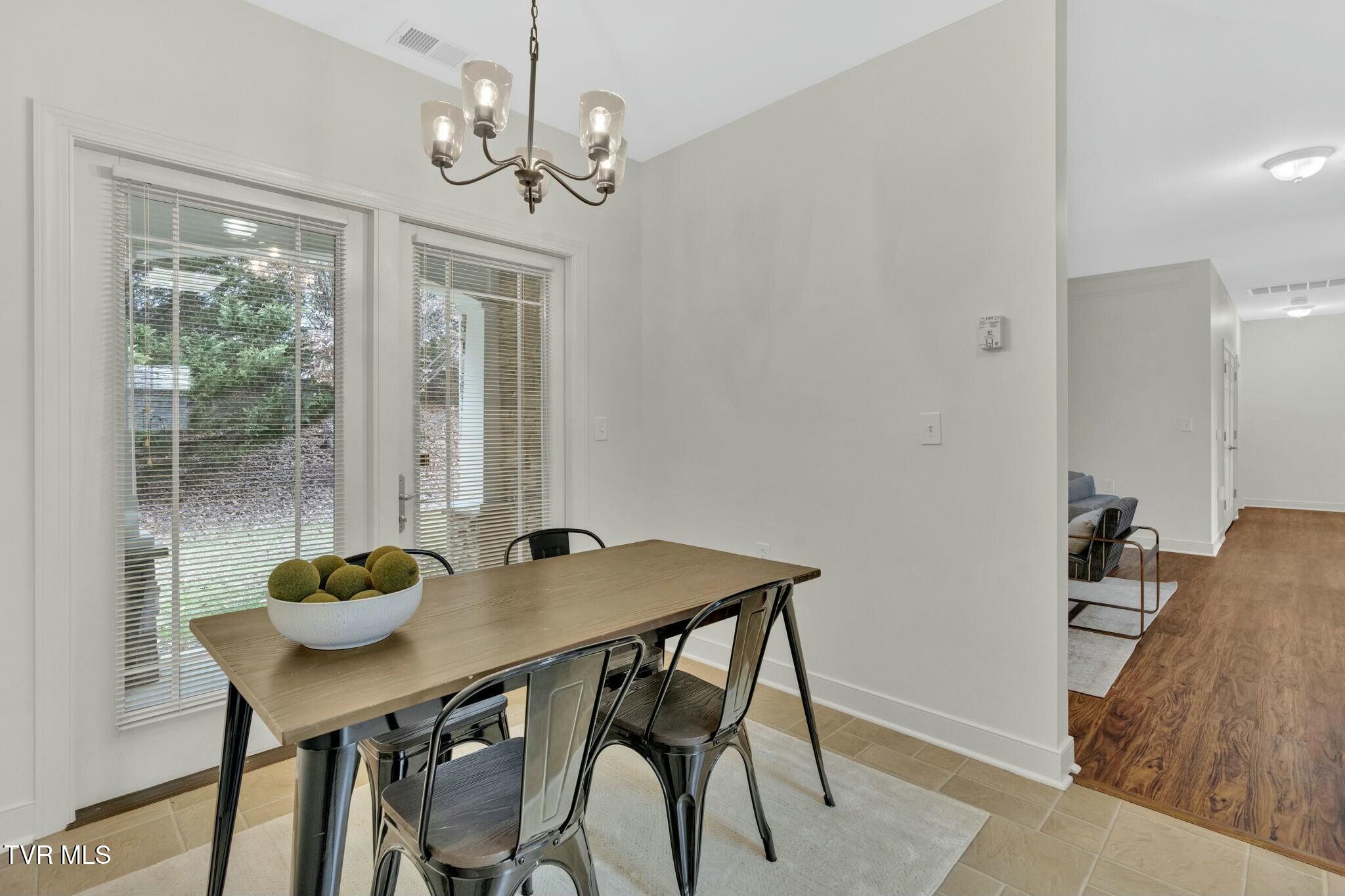 211 University Parkway, 4