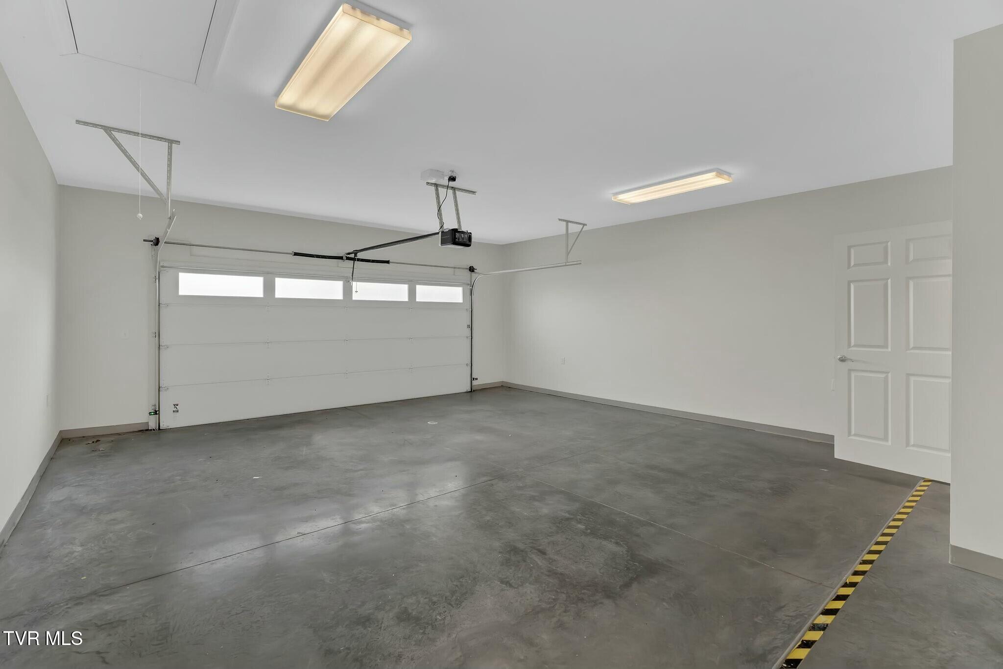 211 University Parkway, 4