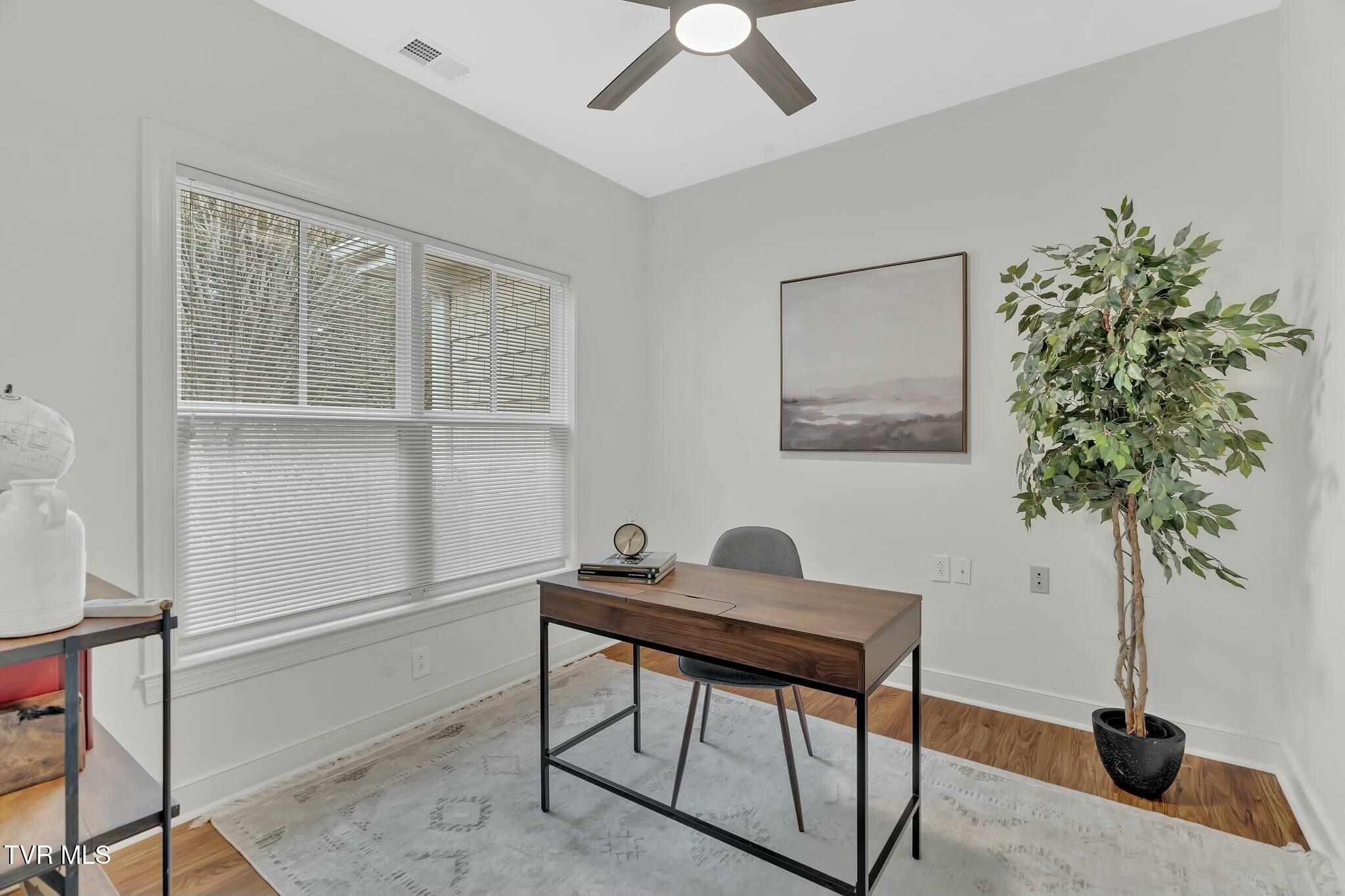 211 University Parkway, 4