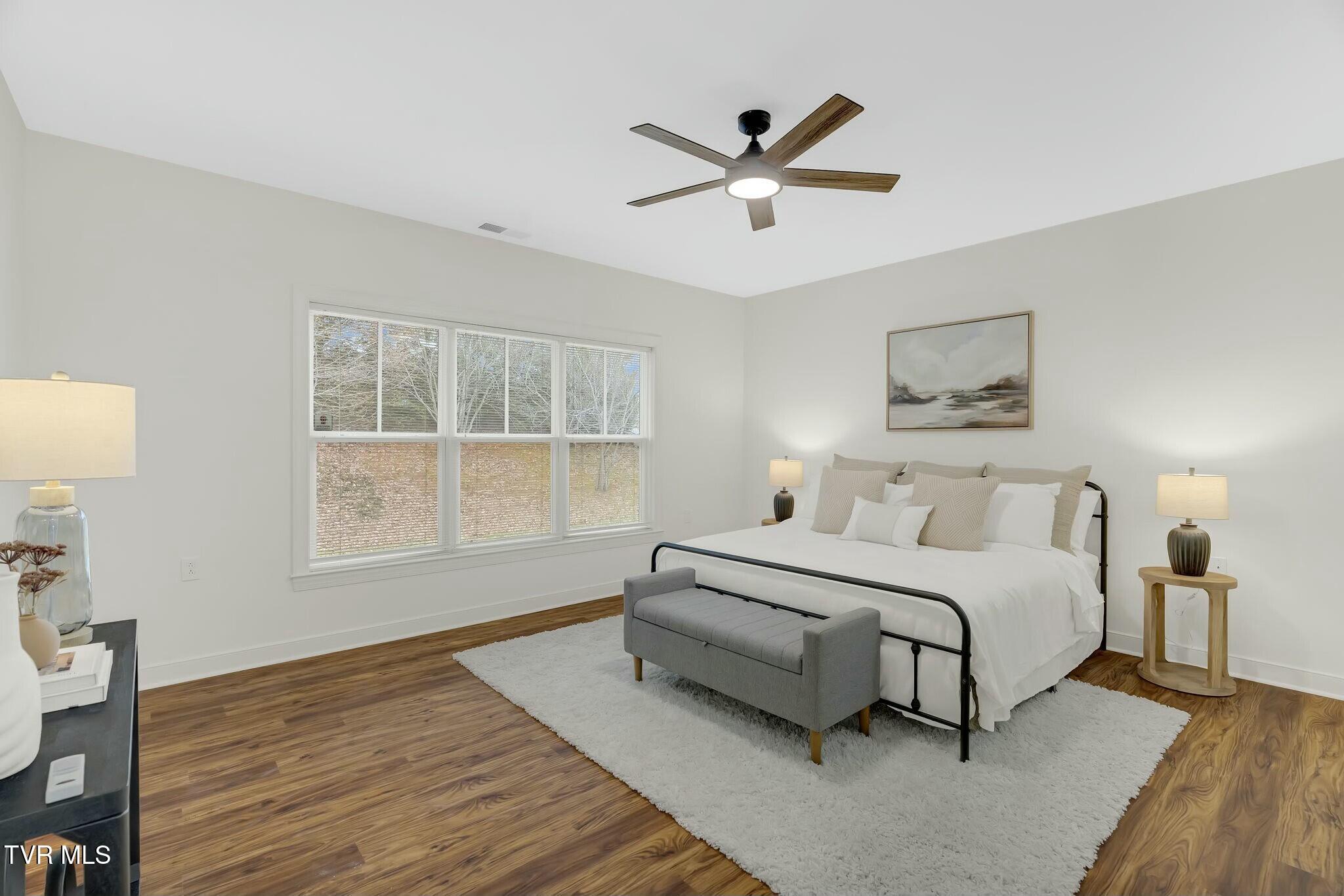 211 University Parkway, 4