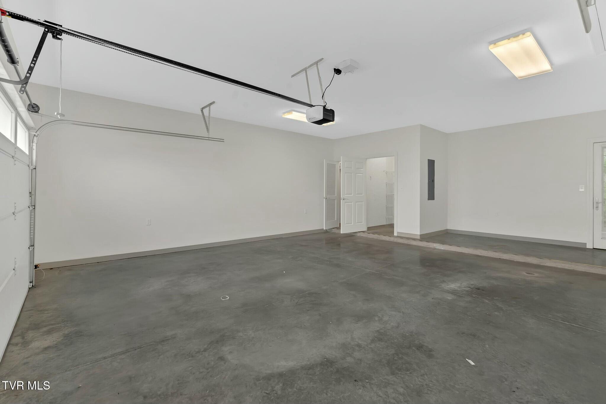 211 University Parkway, 4