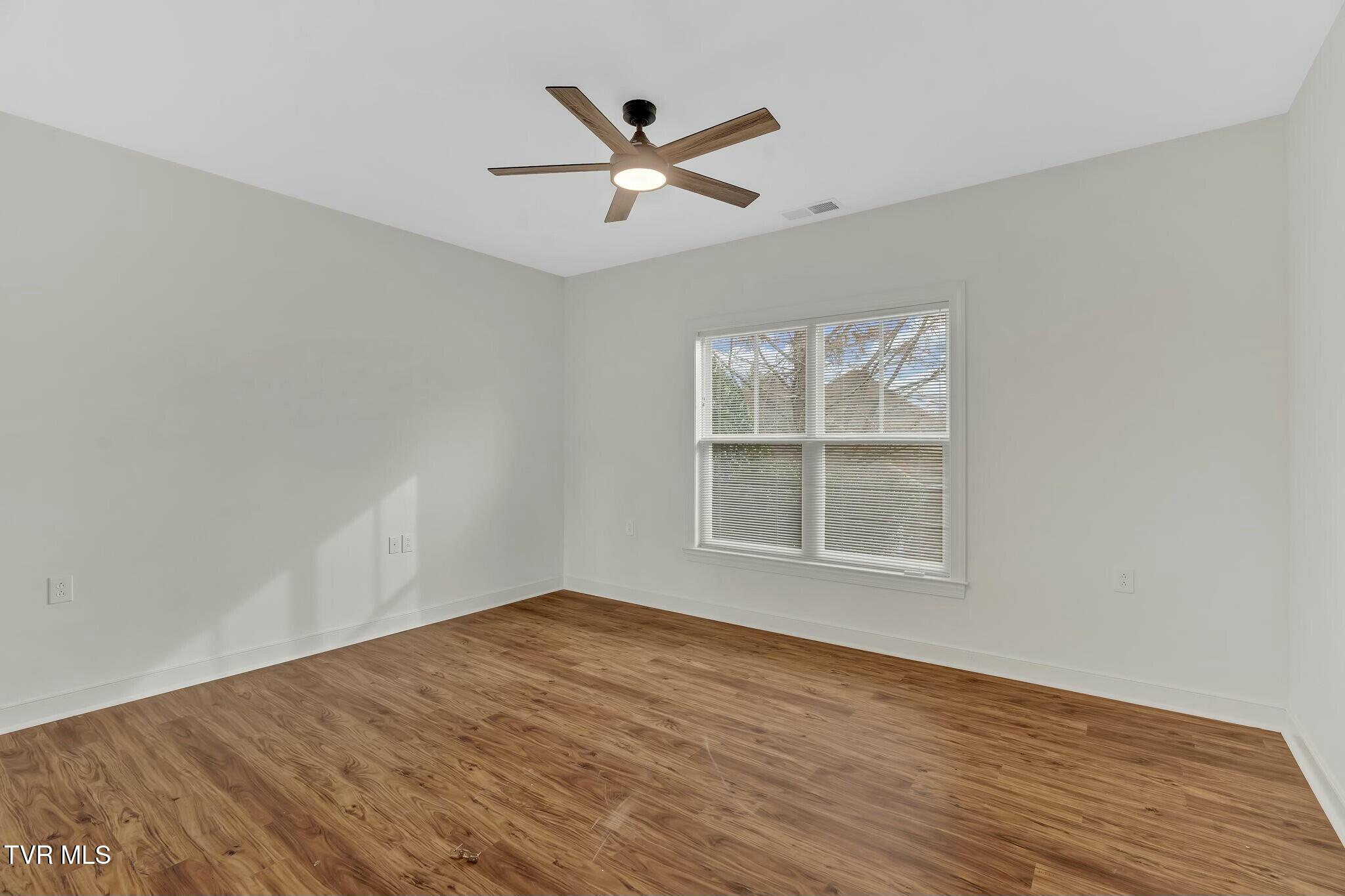 211 University Parkway, 4