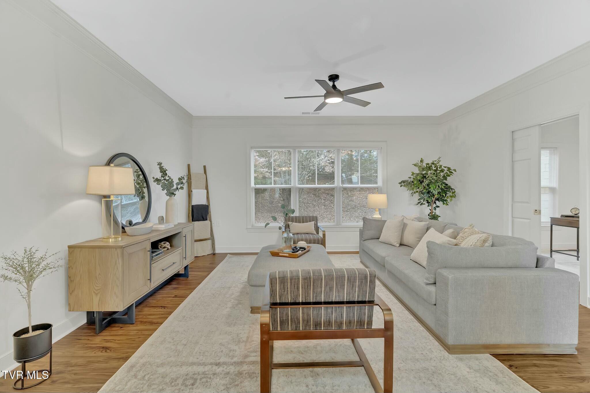 211 University Parkway, 4