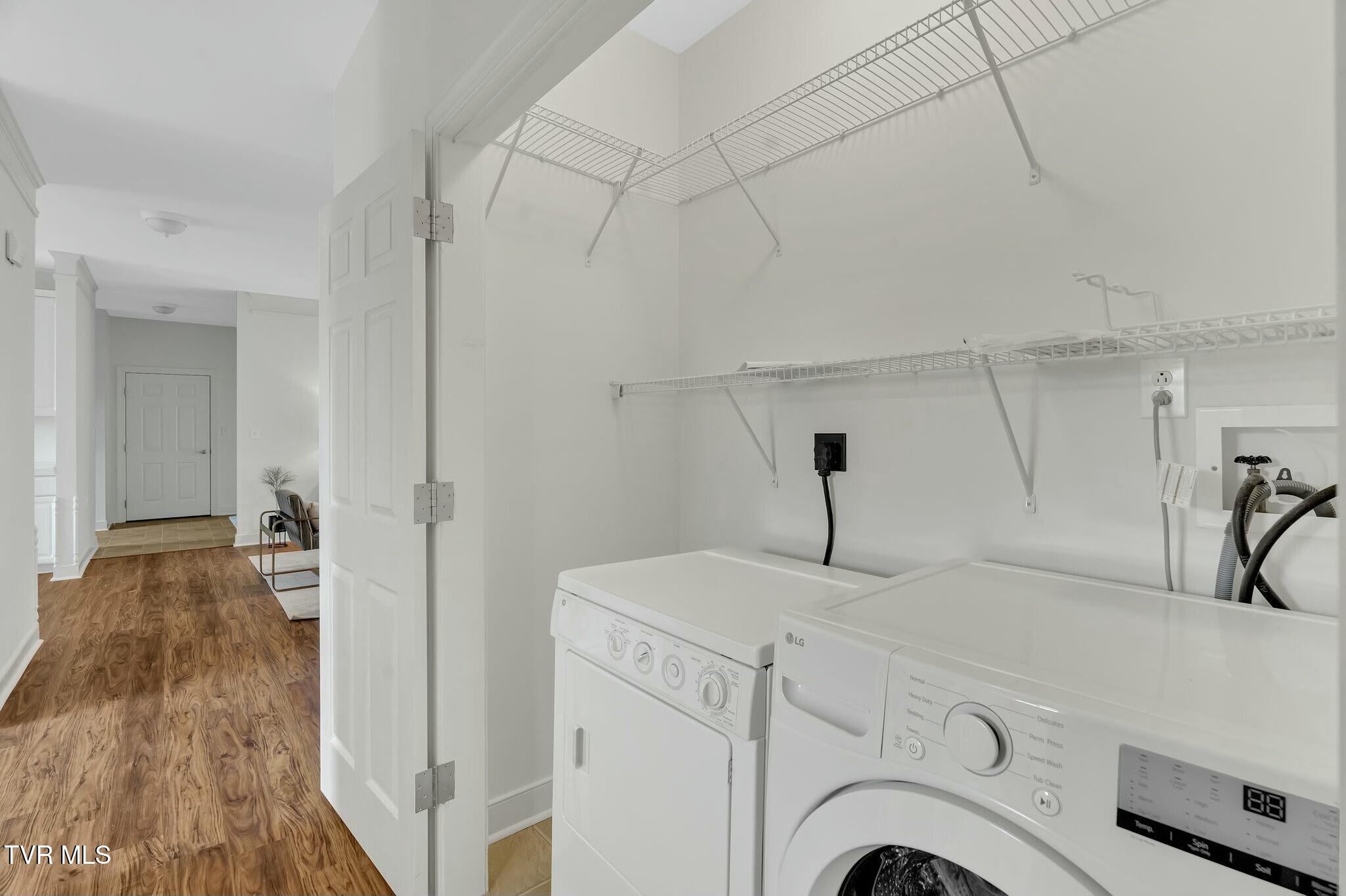 211 University Parkway, 4