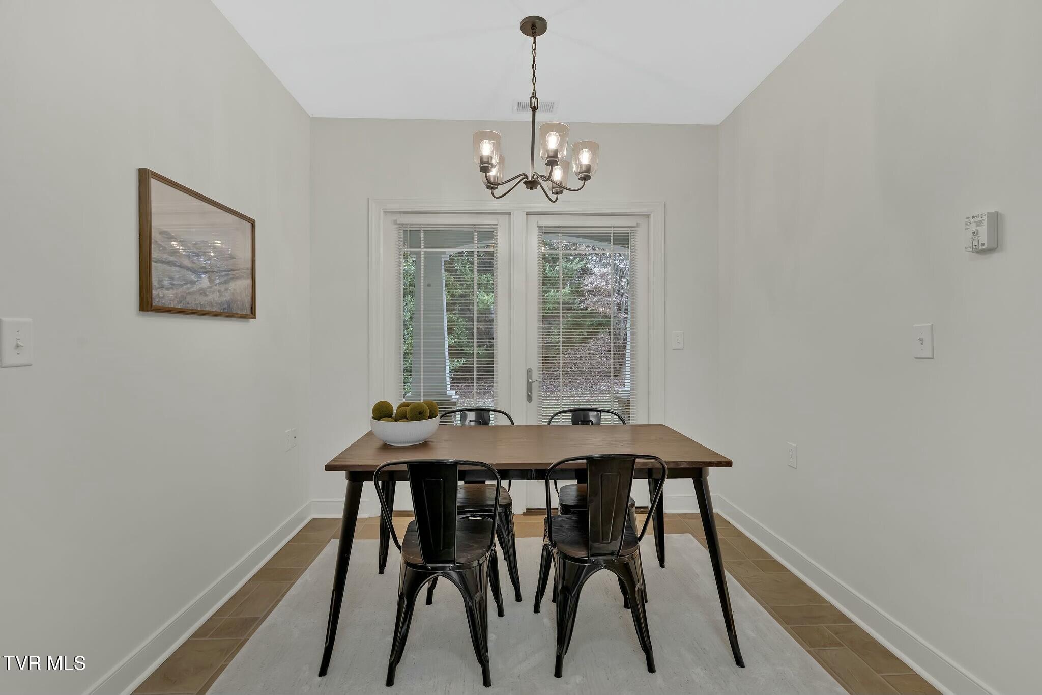 211 University Parkway, 4