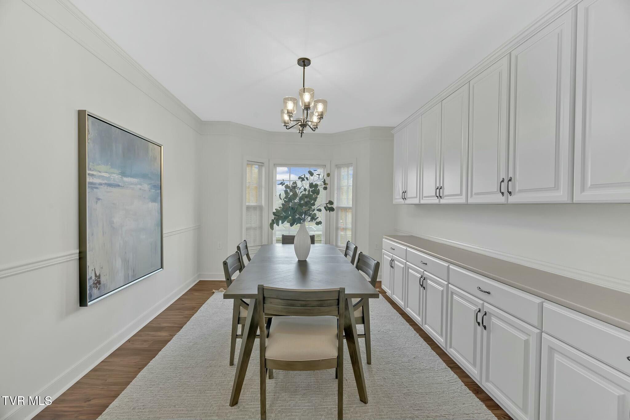 211 University Parkway, 4