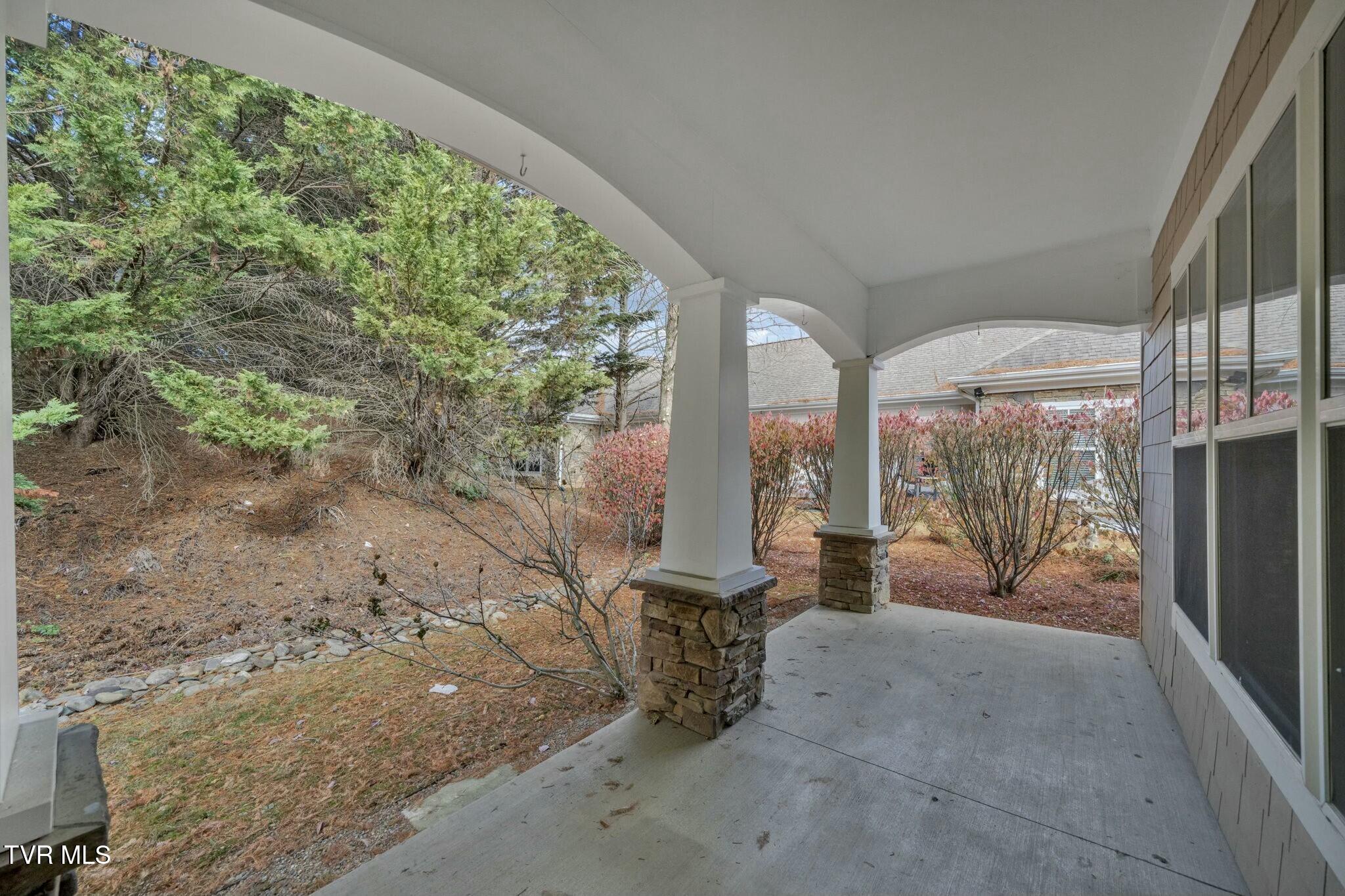 211 University Parkway, 12