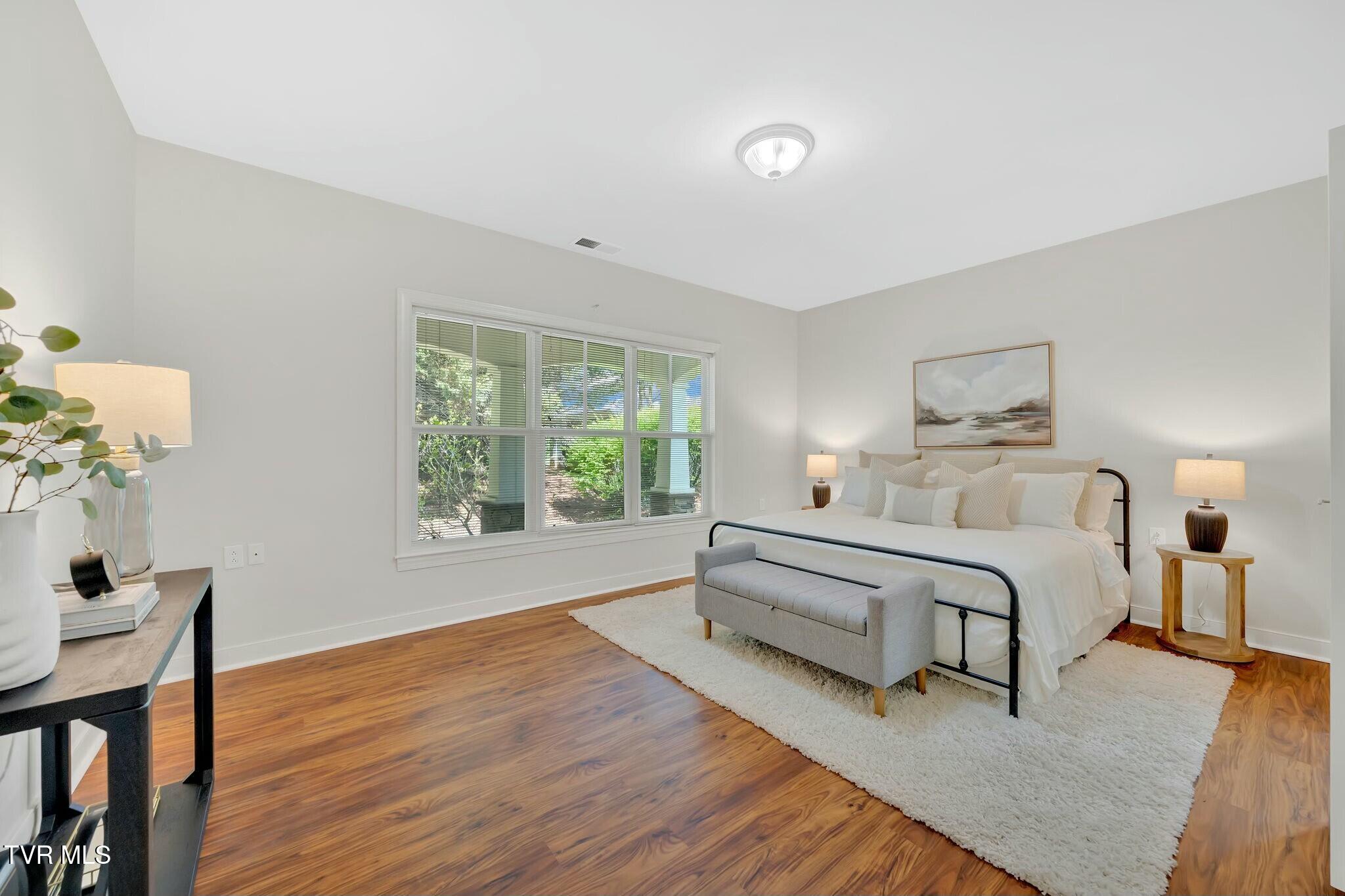 211 University Parkway, 12