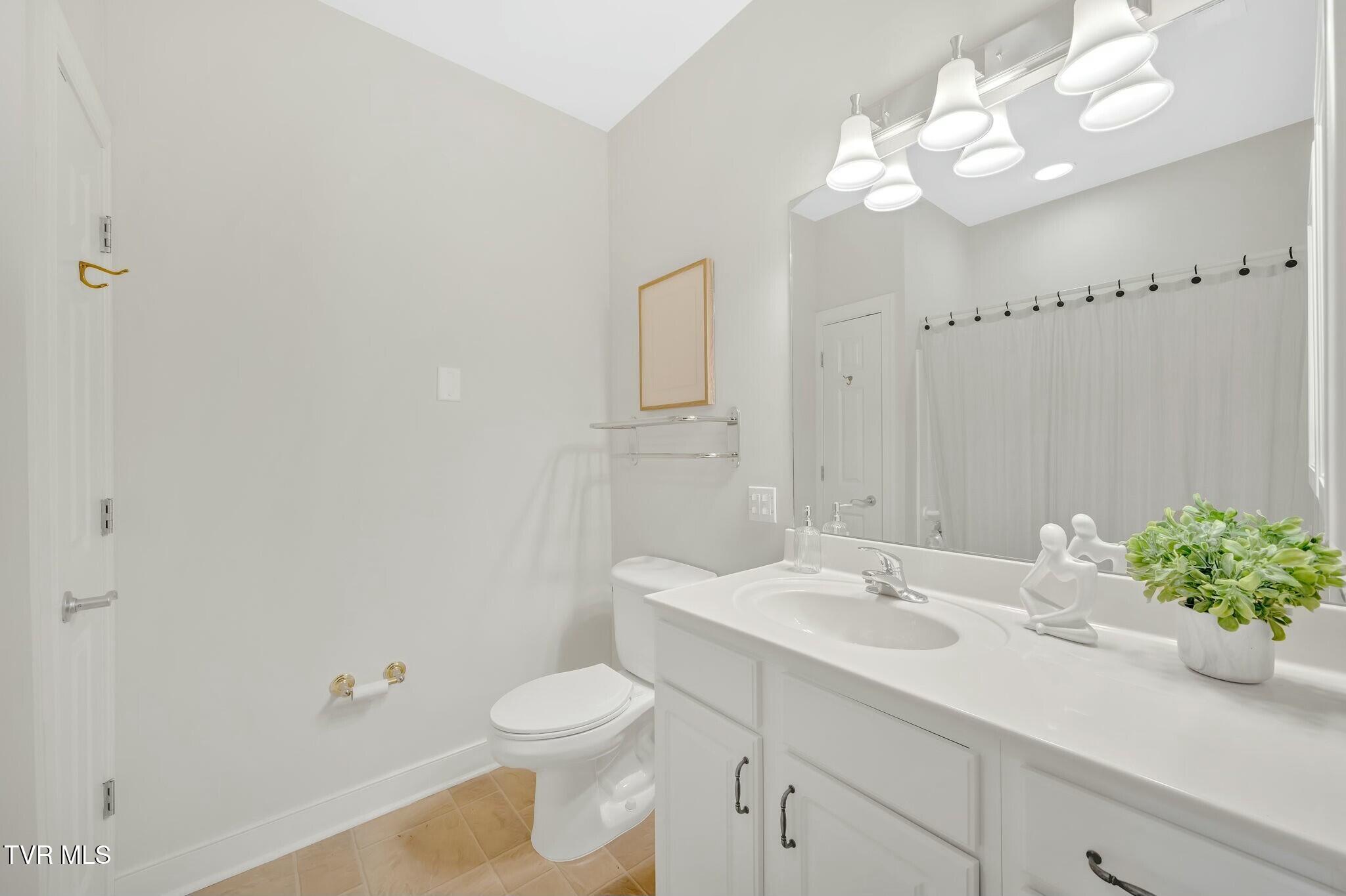 211 University Parkway, 12