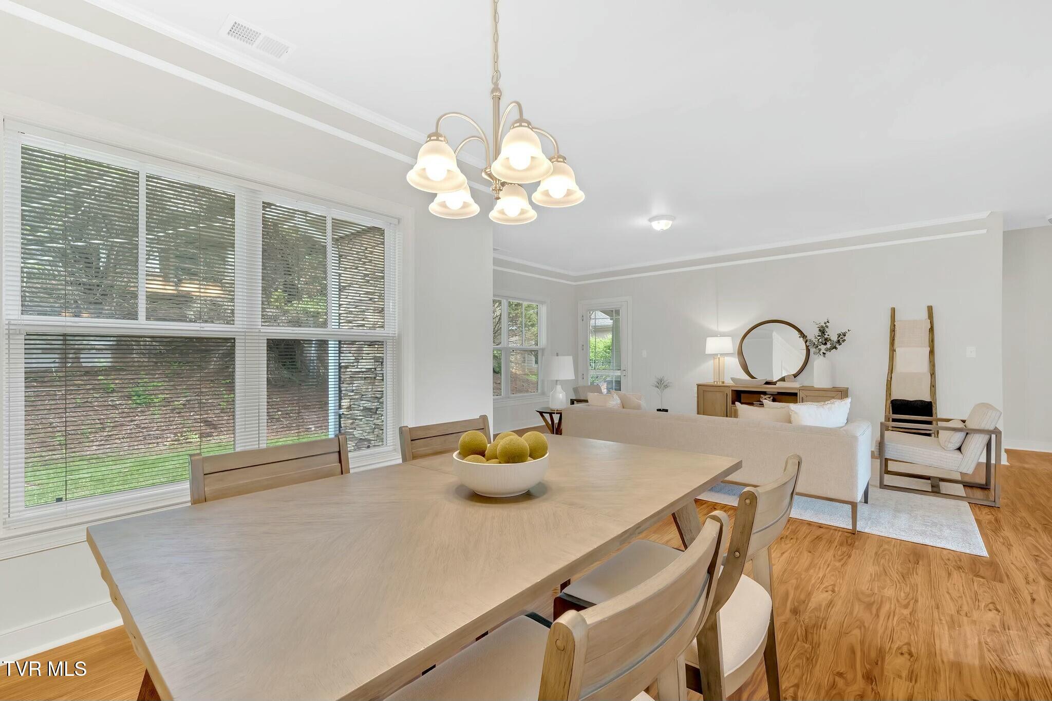 211 University Parkway, 12