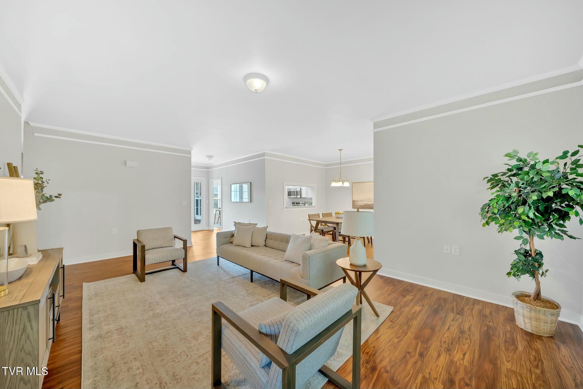 211 University Parkway, 12