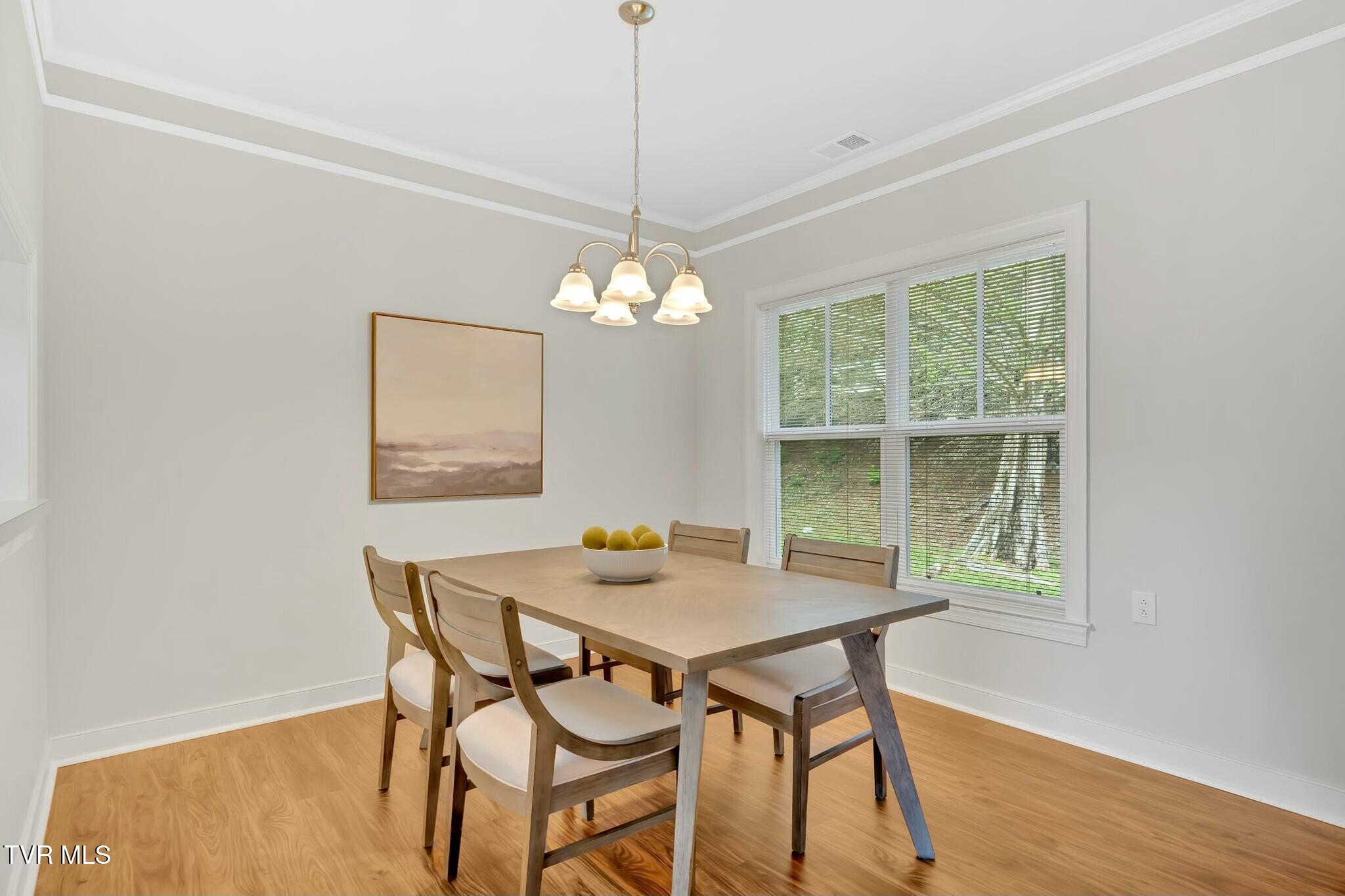 211 University Parkway, 12