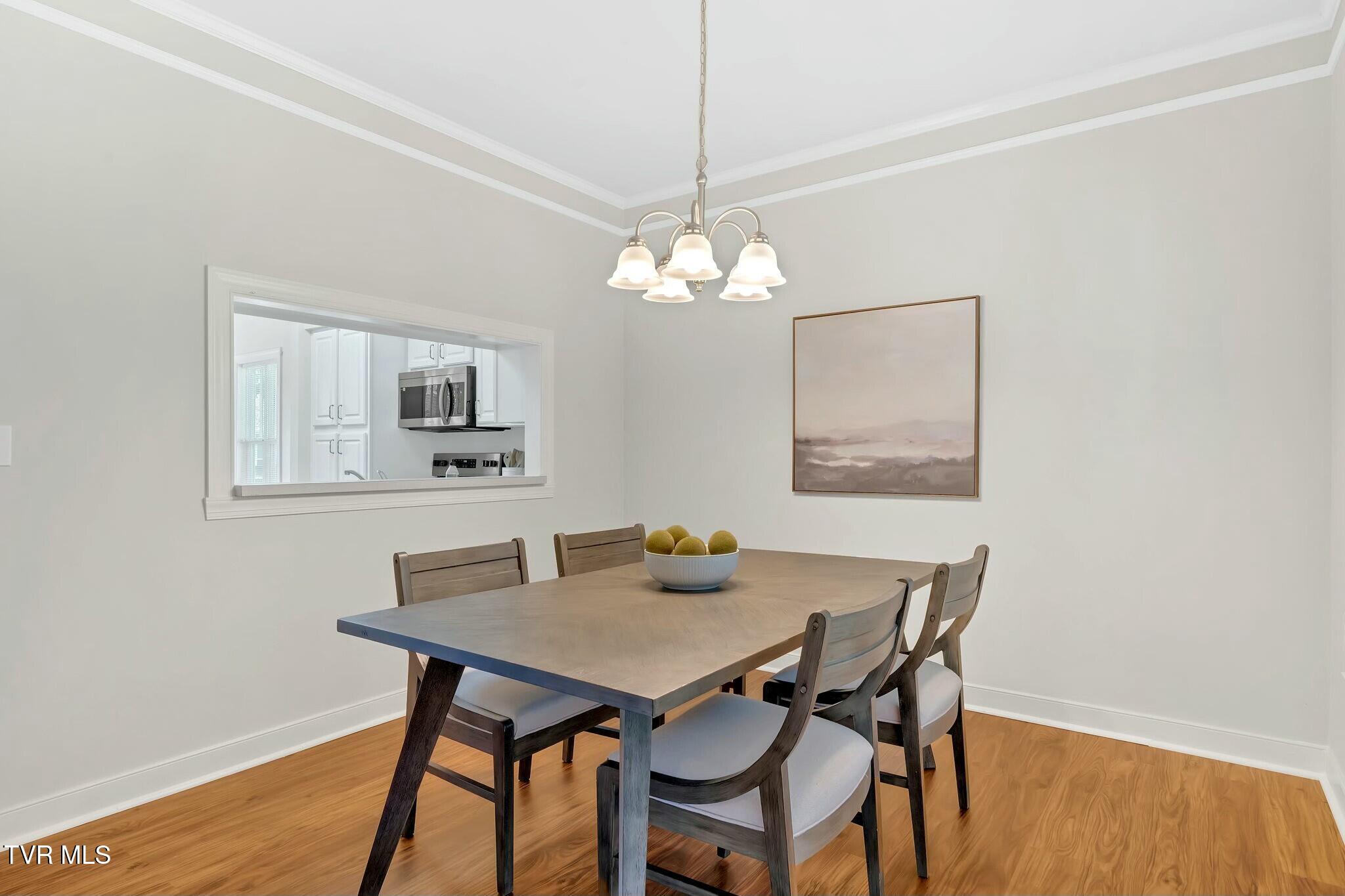 211 University Parkway, 12