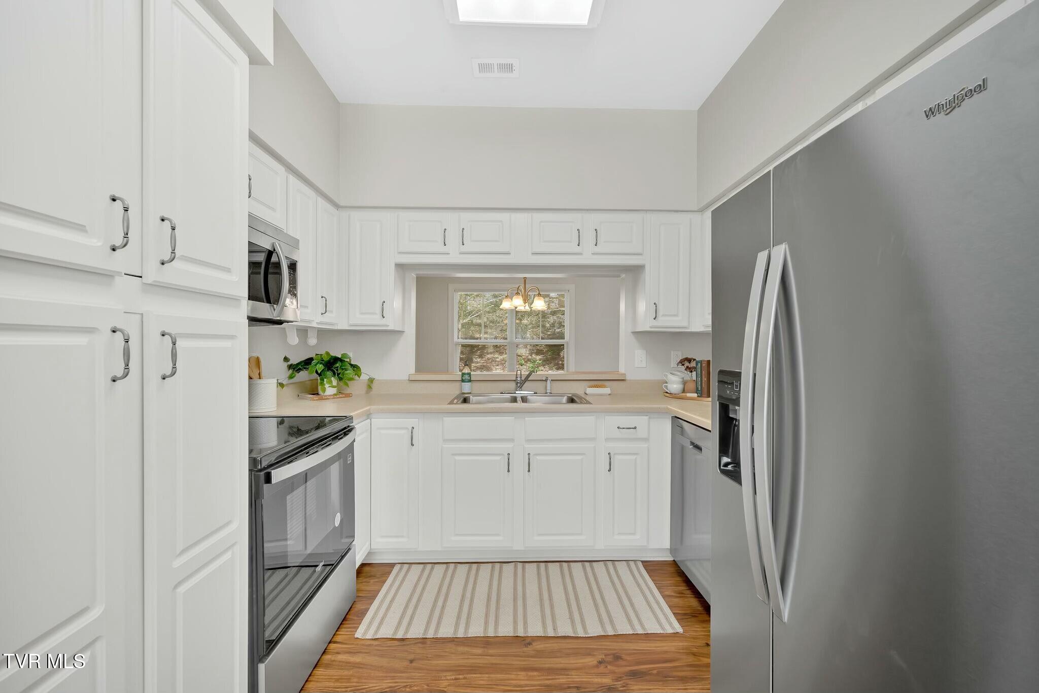 211 University Parkway, 12