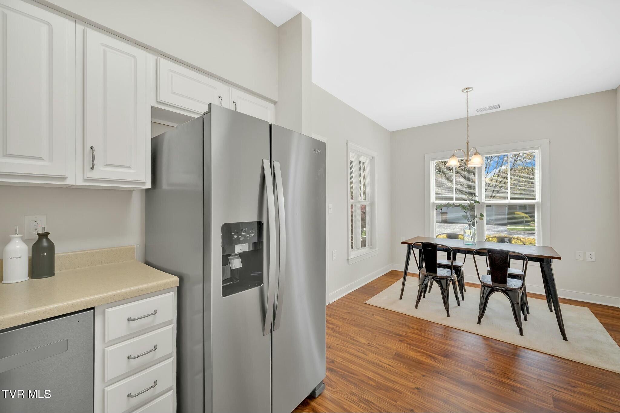 211 University Parkway, 12