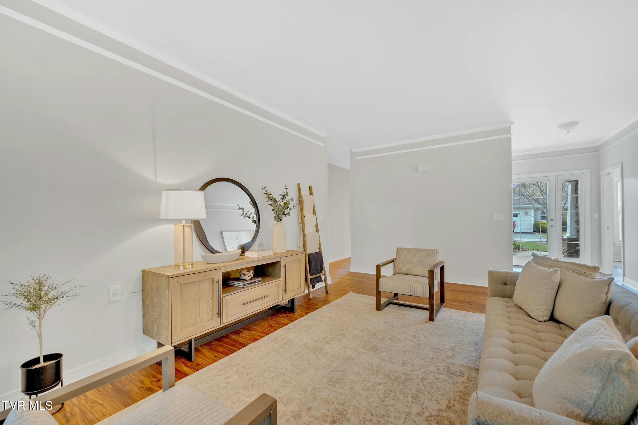 211 University Parkway, 12