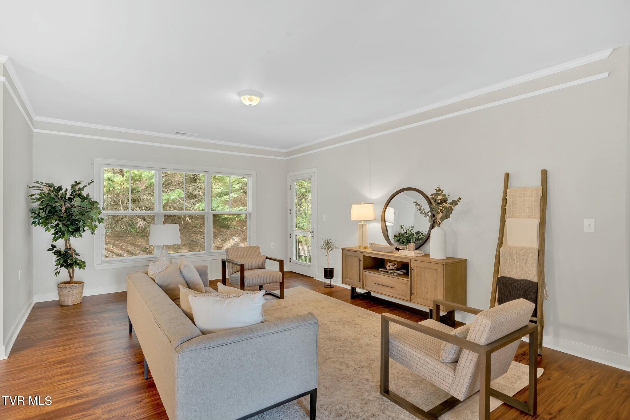 211 University Parkway, 12